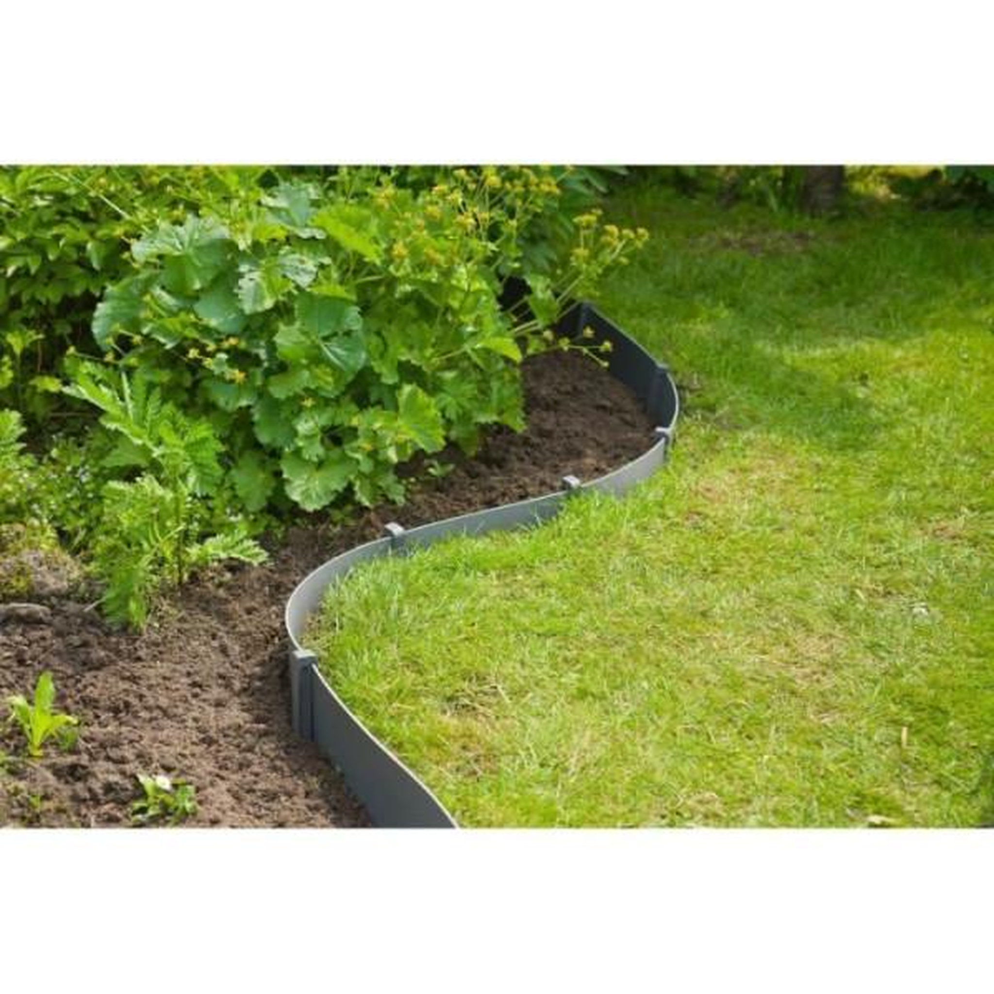 Voir la diapositive 5 : NATURE Bordure de jardin - NATURE - Gris - PE recyclé, épaisseur 3 mm - H15 cm x 10 m - 10 Ancres grises - H26,7 x 1,9 x 1,8 cm