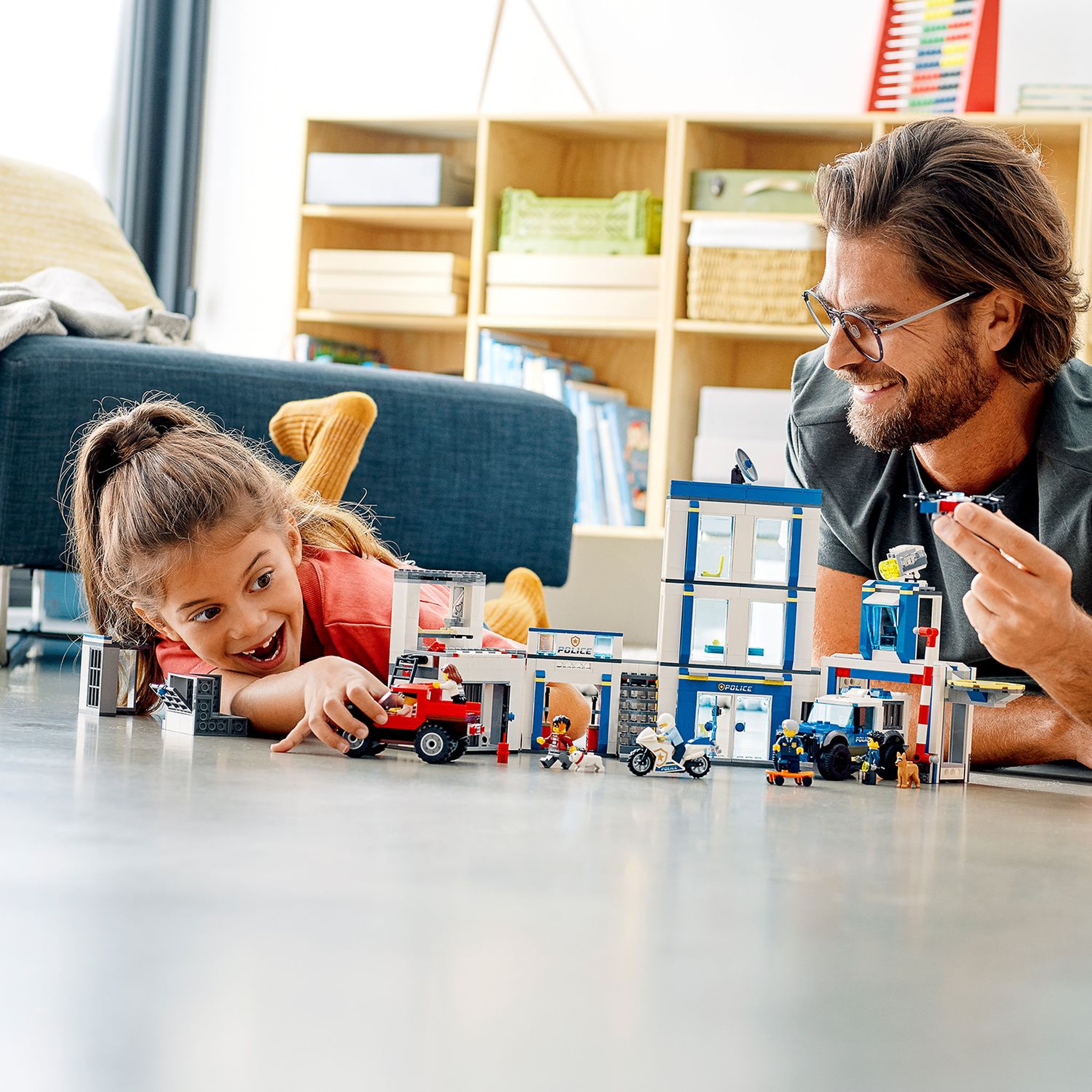 Voir la diapositive 7 : LEGO City 60246 - Le Commissariat de Police