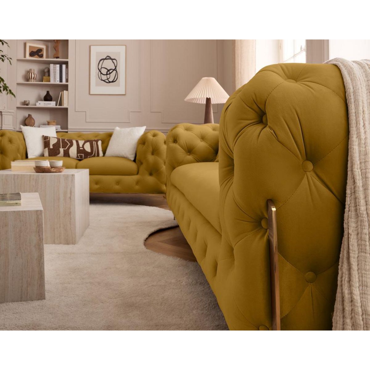 LISA DESIGN Camden - canapé 3 places chesterfield en velours - pieds en métal doré