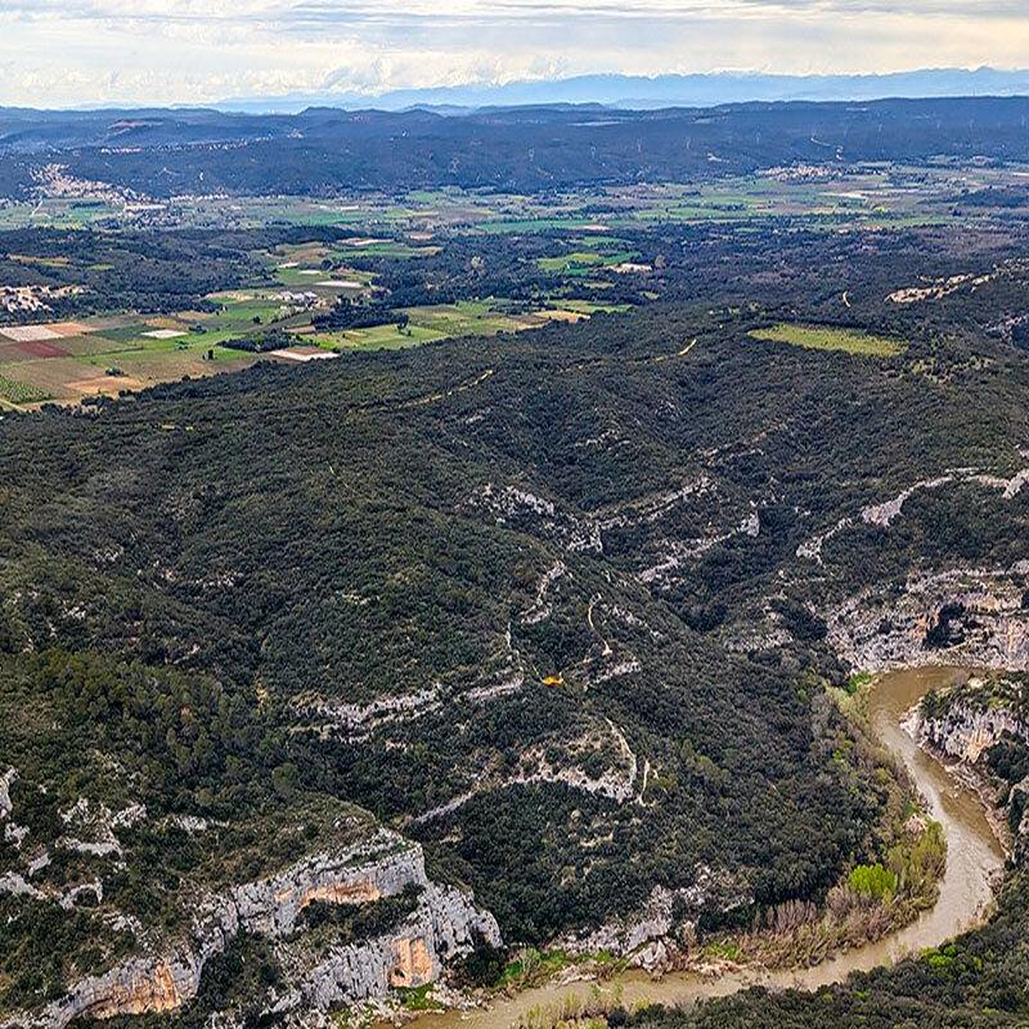 Voir la diapositive 4 : Smartbox Vol en hélicoptère de 20 min pour 2 personnes au-dessus de Nîmes et du pont du Gard - Coffret Cadeau Sport & Aventure