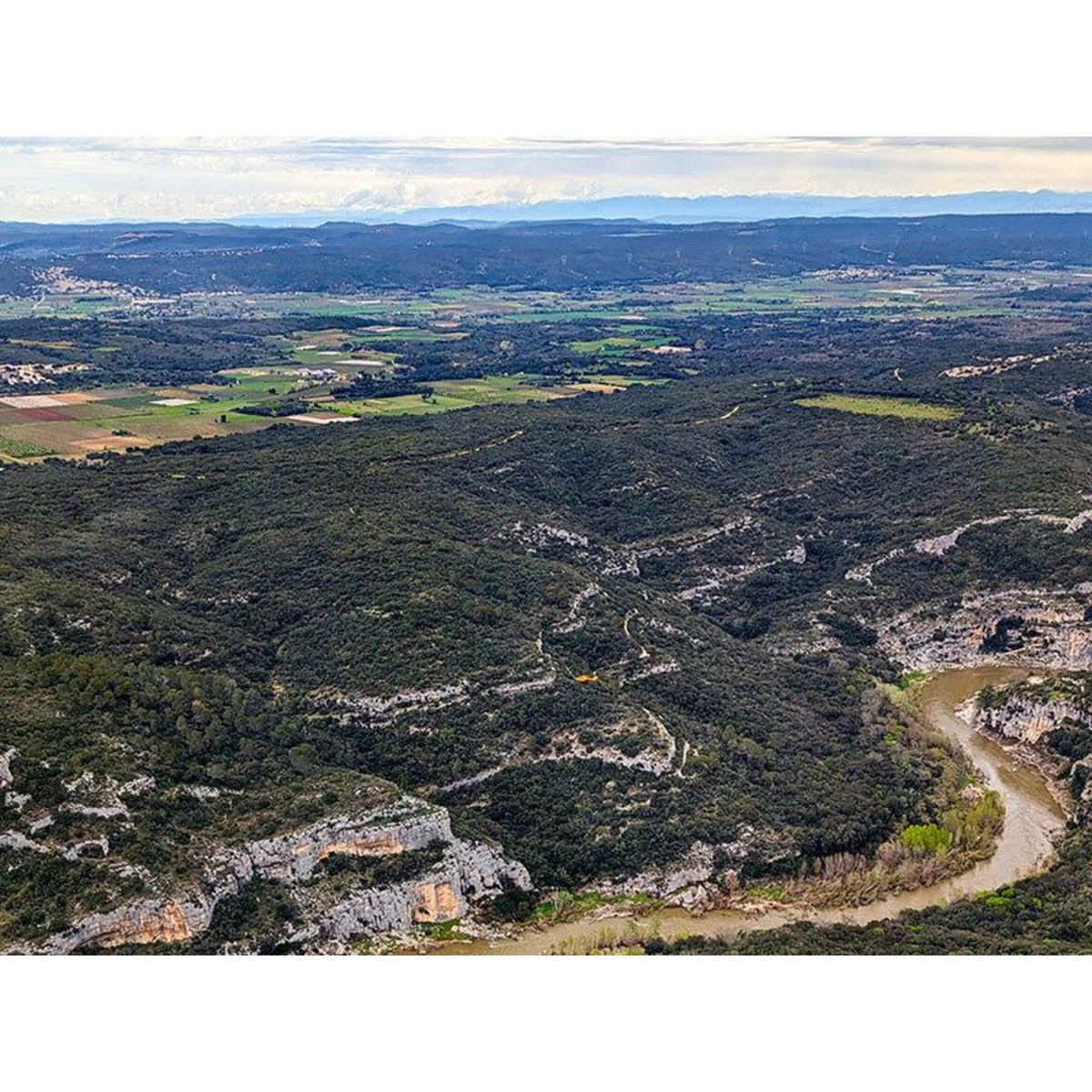 Smartbox Vol en hélicoptère de 20 min pour 2 personnes au-dessus de Nîmes et du pont du Gard - Coffret Cadeau Sport & Aventure