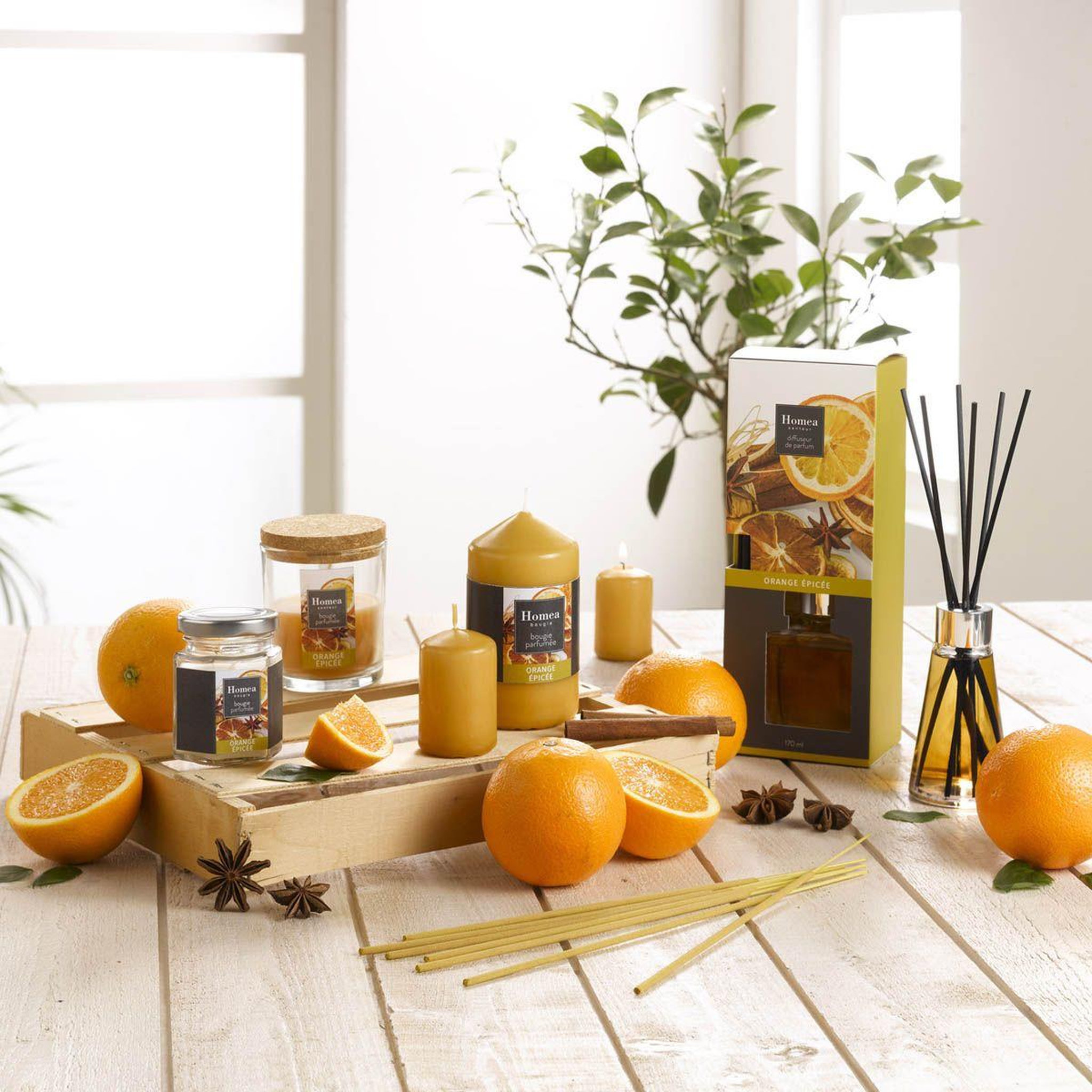 Voir la diapositive 3 : HOMEA Bougie verrine parfumée  essentiel ii  7cm orange epicée