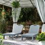 Voir la diapositive 5 : OUTSUNNY Lot de 2 bains de soleil inclinable - plateau rétractable - PP texturé effet bois gris