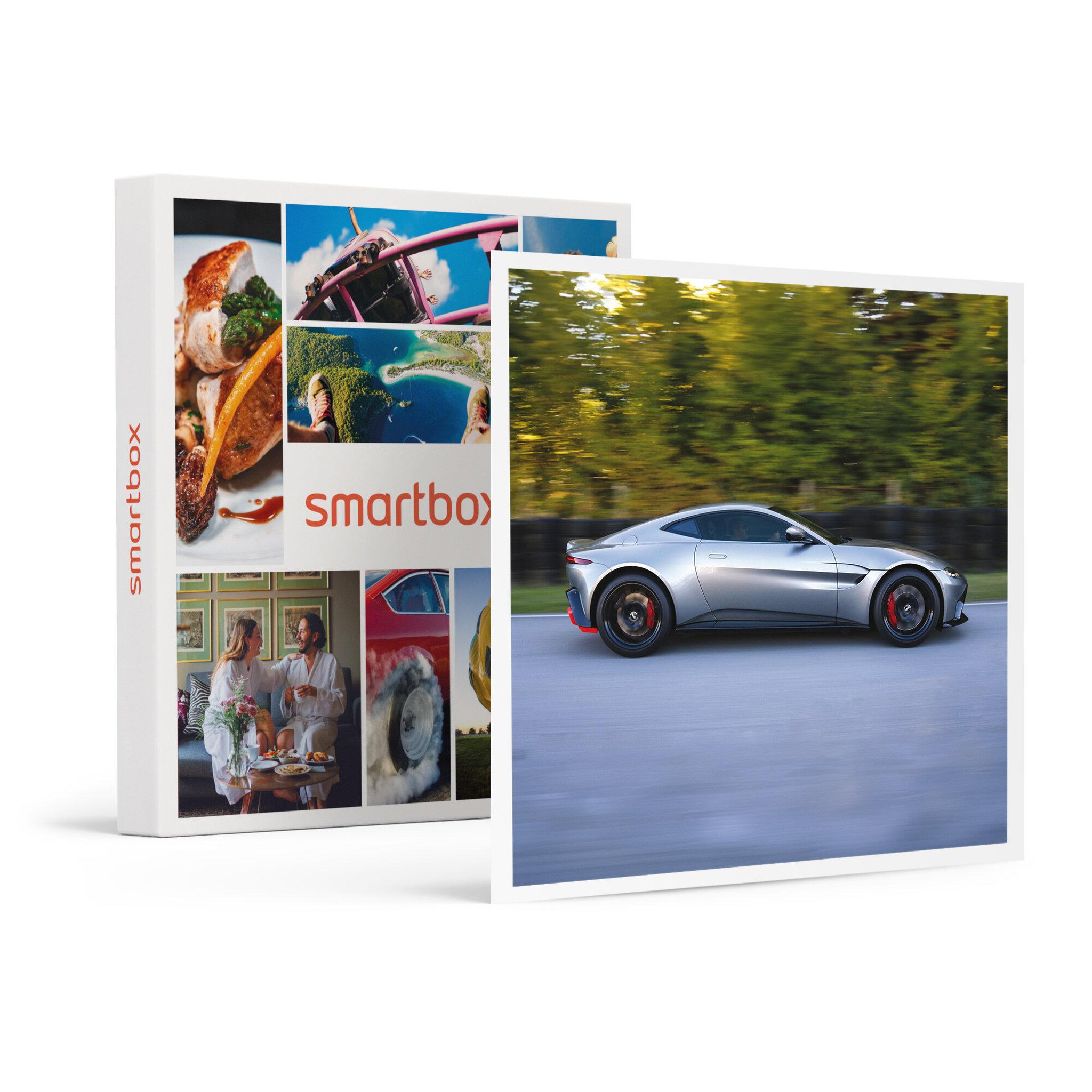 Voir la diapositive 1 : Smartbox Stage de pilotage : 3 tours sur le circuit de Pouilly-en-Auxois en Aston-Martin Vantage - Coffret Cadeau Sport & Aventure
