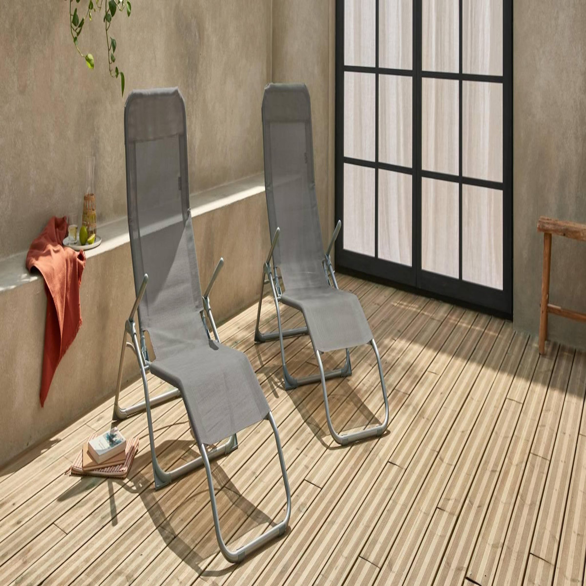 SWEEEK Lot de 2 bains de soleil pliants - Levito Gris Anthracite - Transats textilène 2 positions. chaises longues