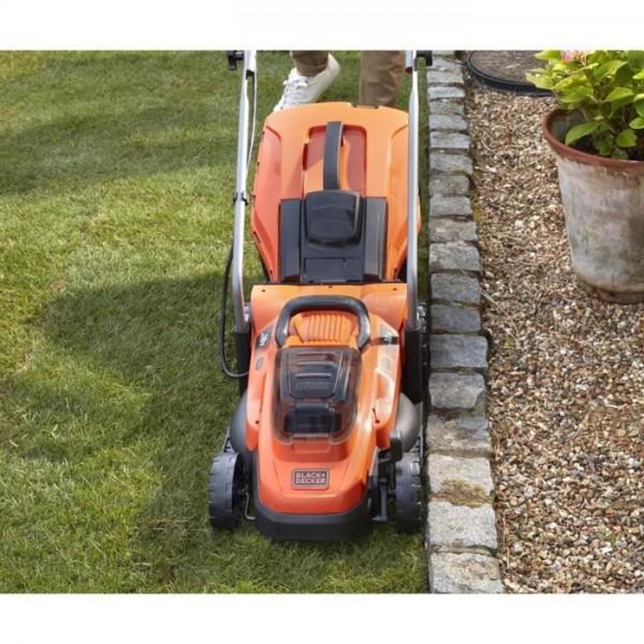 Voir la diapositive 4 : Black et Decker Tondeuse a Gazon BLACK+DECKER   18V BCMW3318L2-QW 33 cm - Jardin Jusqu'a 350 m² - 35 L avec 2 Batteries et 1 Chargeur