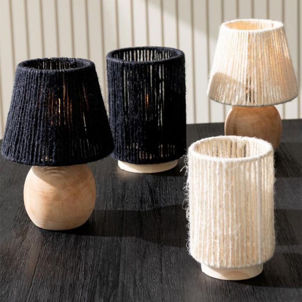 Paris Prix Lampe à Poser à LED en Bois  Roslyn  23cm Noir