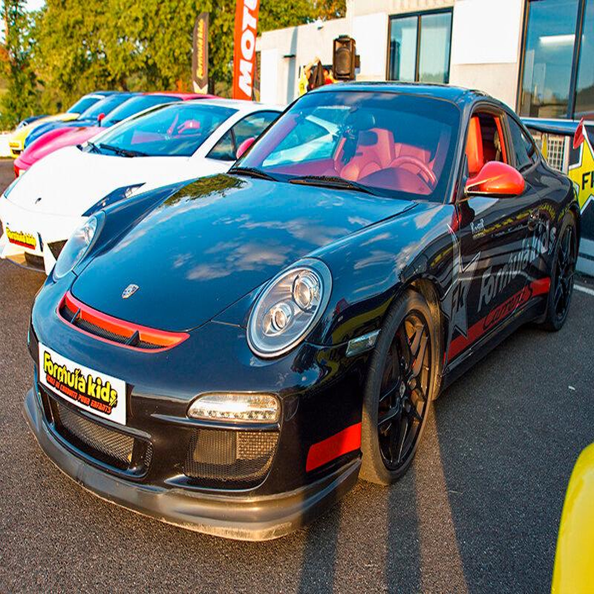 Voir la diapositive 3 : Smartbox Stage de pilotage enfant : 5 tours de circuit au volant d'une Porsche Carrera S 997 PDK Aerokit - Coffret Cadeau Sport & Aventure