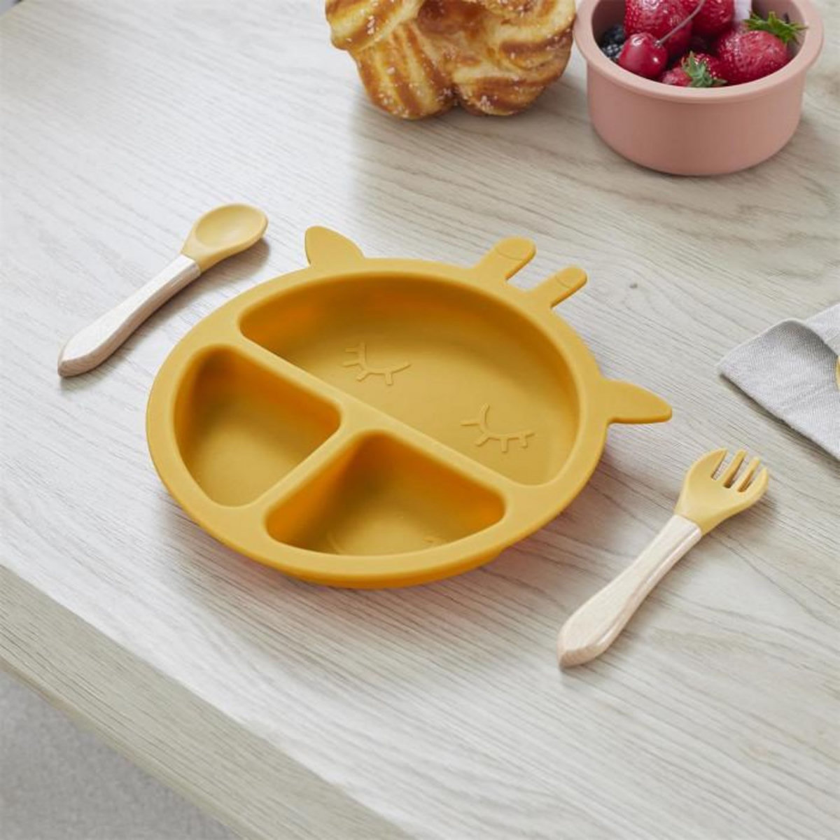 Paris Prix Assiette Bébé en Silicone  Girafe  23cm Jaune