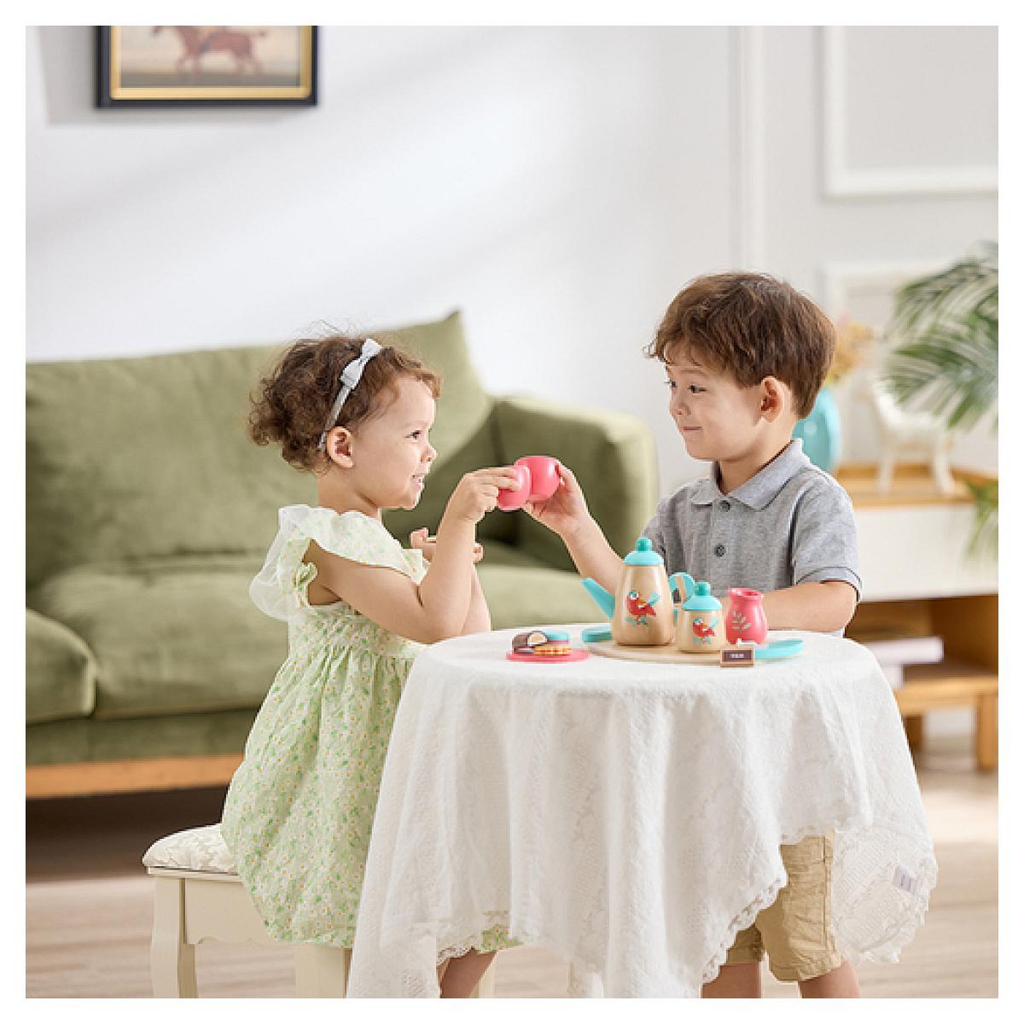 Voir la diapositive 2 : Hape Service a thé en bois couleur pastel