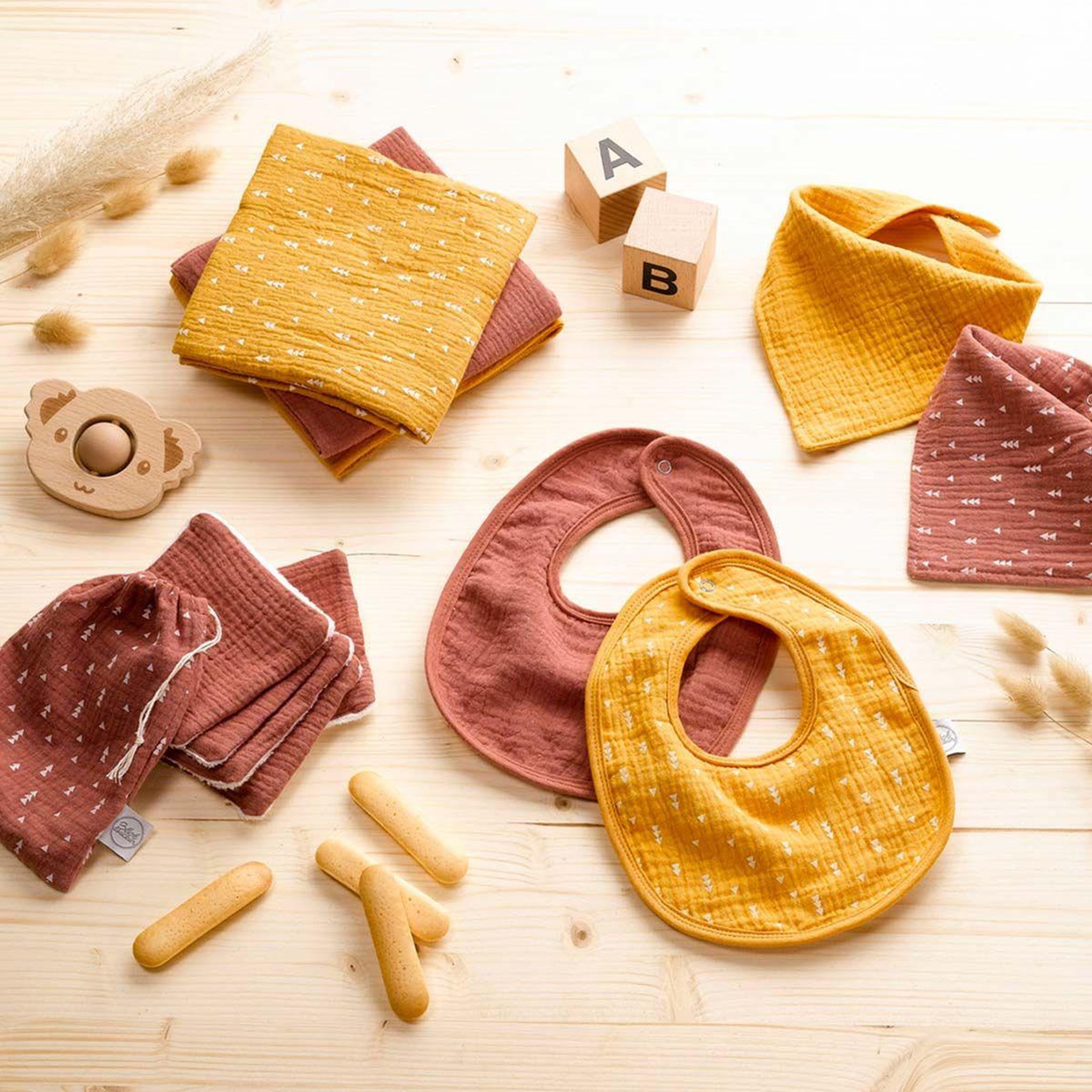 Voir la diapositive 3 : BEBE DOUCEUR Lot de 2 bavoirs bébé  bandana  41cm moutarde