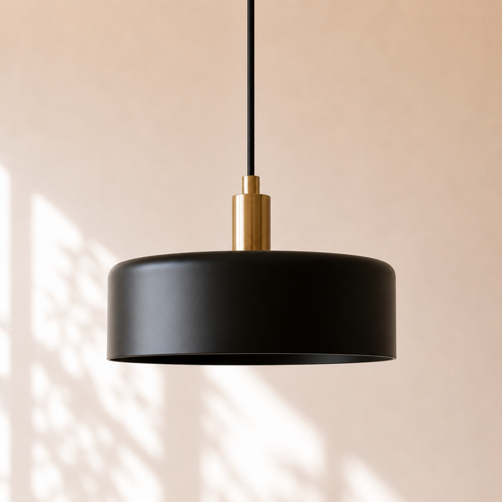 Voir la diapositive 2 : MAISON PAVANE Suspension en métal noir D35 cm-Nox
