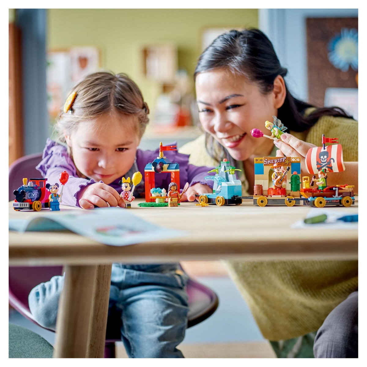 LEGO Disney 43212 - Le train en fête de Disney Jouet Enfants 4 Ans avec Vaiana, Woody, Peter Pan et les Wagons de la Fée Clochette plus Mickey et Minnie Mouse, 100ème Anniversaire Disney