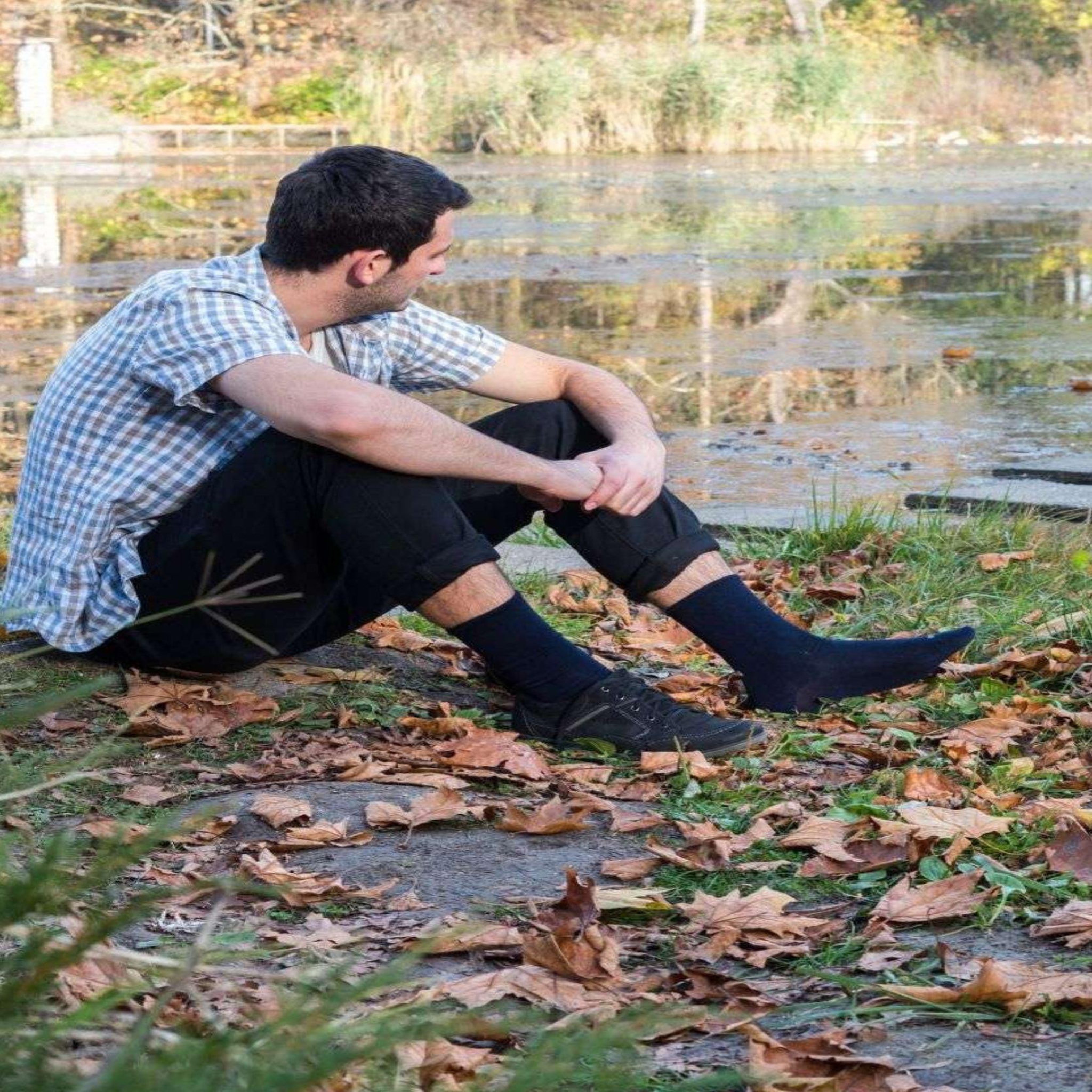 Voir la diapositive 4 : PIRIN HILL Chaussettes en bambou unies bleu marine