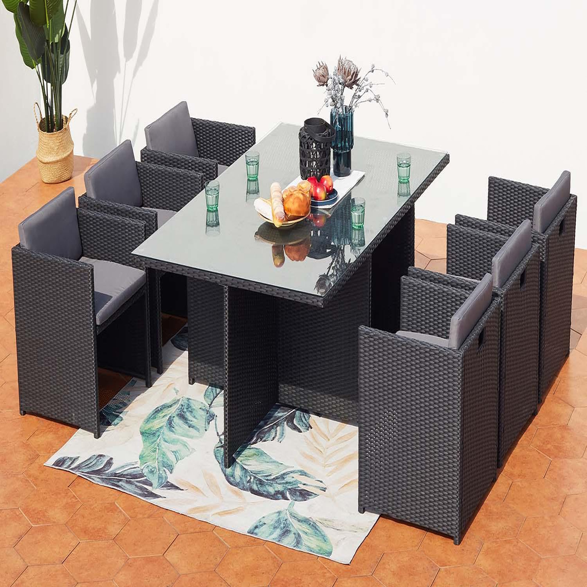 Voir la diapositive 2 : CONCEPT USINE Table et chaises 6 places encastrables en résine noir-gris miami