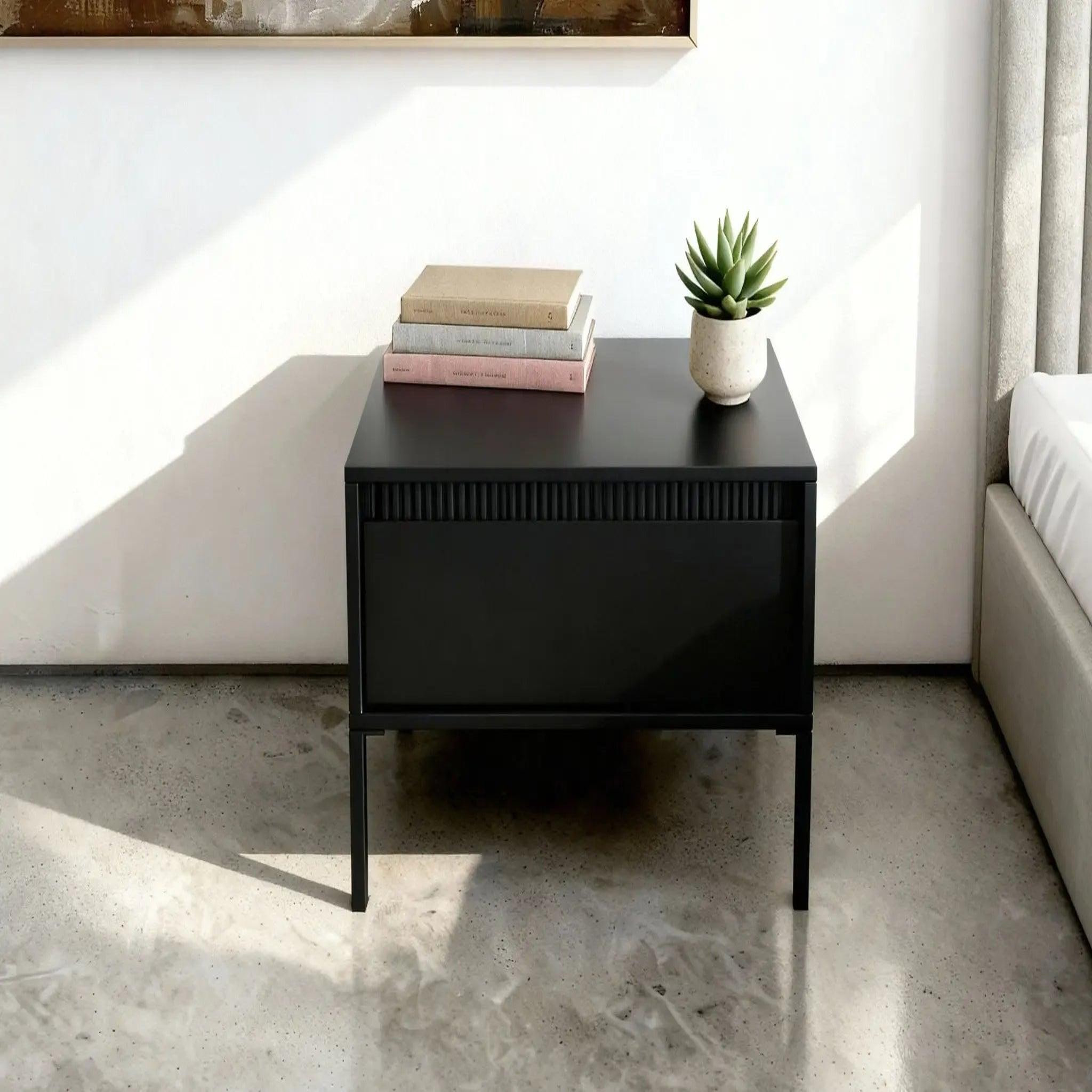 Voir la diapositive 4 : CASANOVA PARIS Alina - table de chevet 68cmpieds en métal