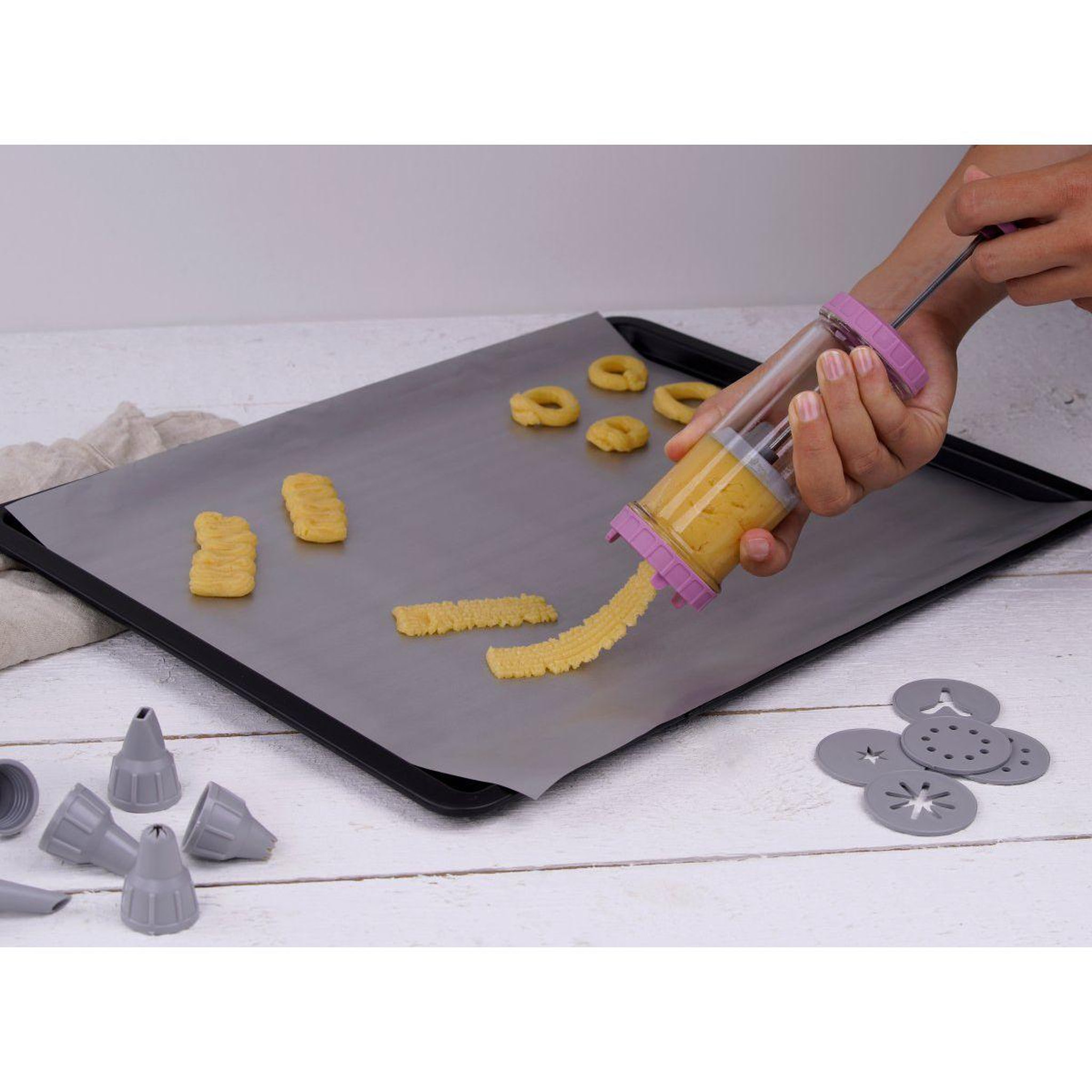 Voir la diapositive 2 : ZENKER Seringue de pâtisserie et 6 embouts et 6 disques à motifs Zenker Sweet Sensation
