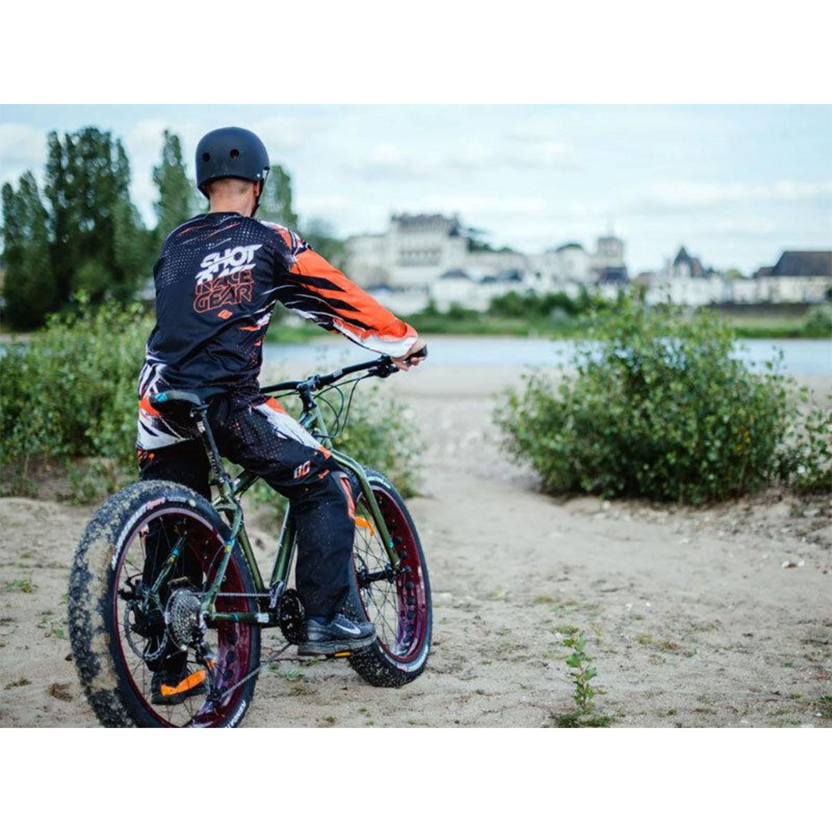 Smartbox Journée sensations pour deux à Tours : canoë et fatbike - Coffret Cadeau Sport & Aventure