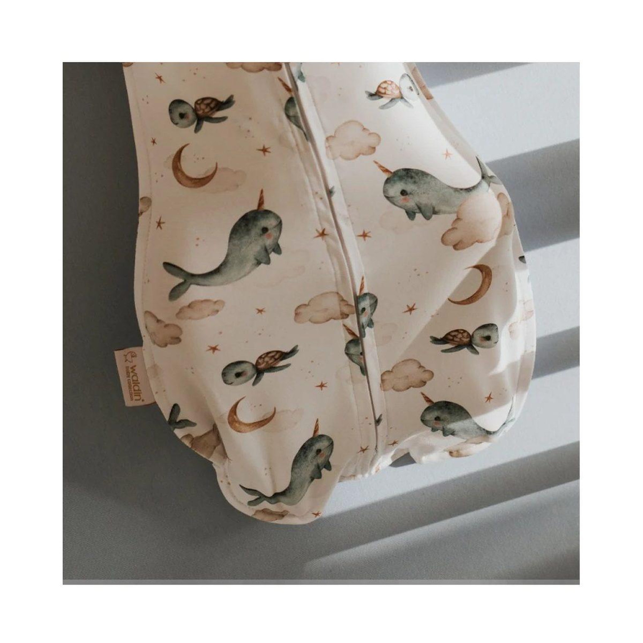 Voir la diapositive 3 : WALDIN Lange d'emmaillotage - taille S - white, whale
