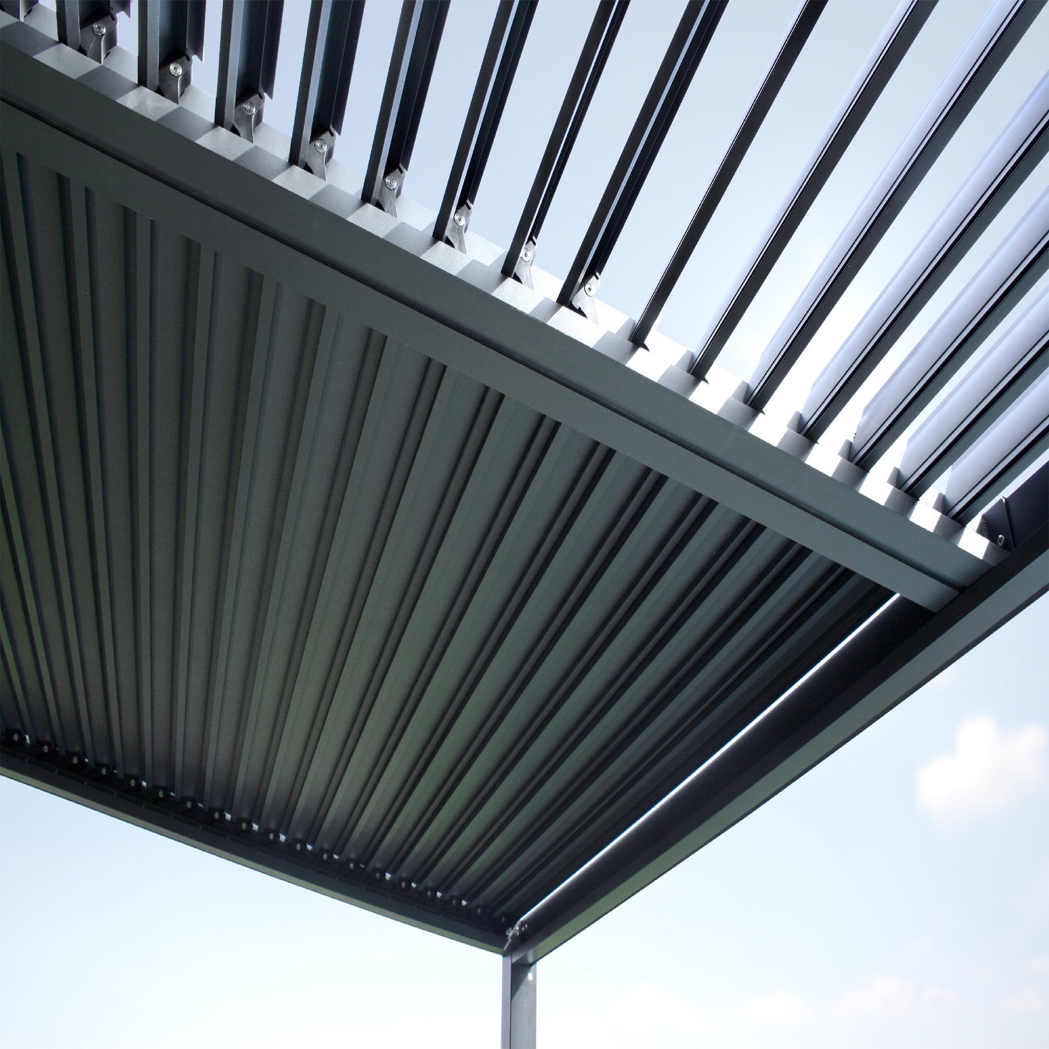 Voir la diapositive 6 : DCB GARDEN Pergola bioclimatique à lames orientables aluminium TRAMONTO