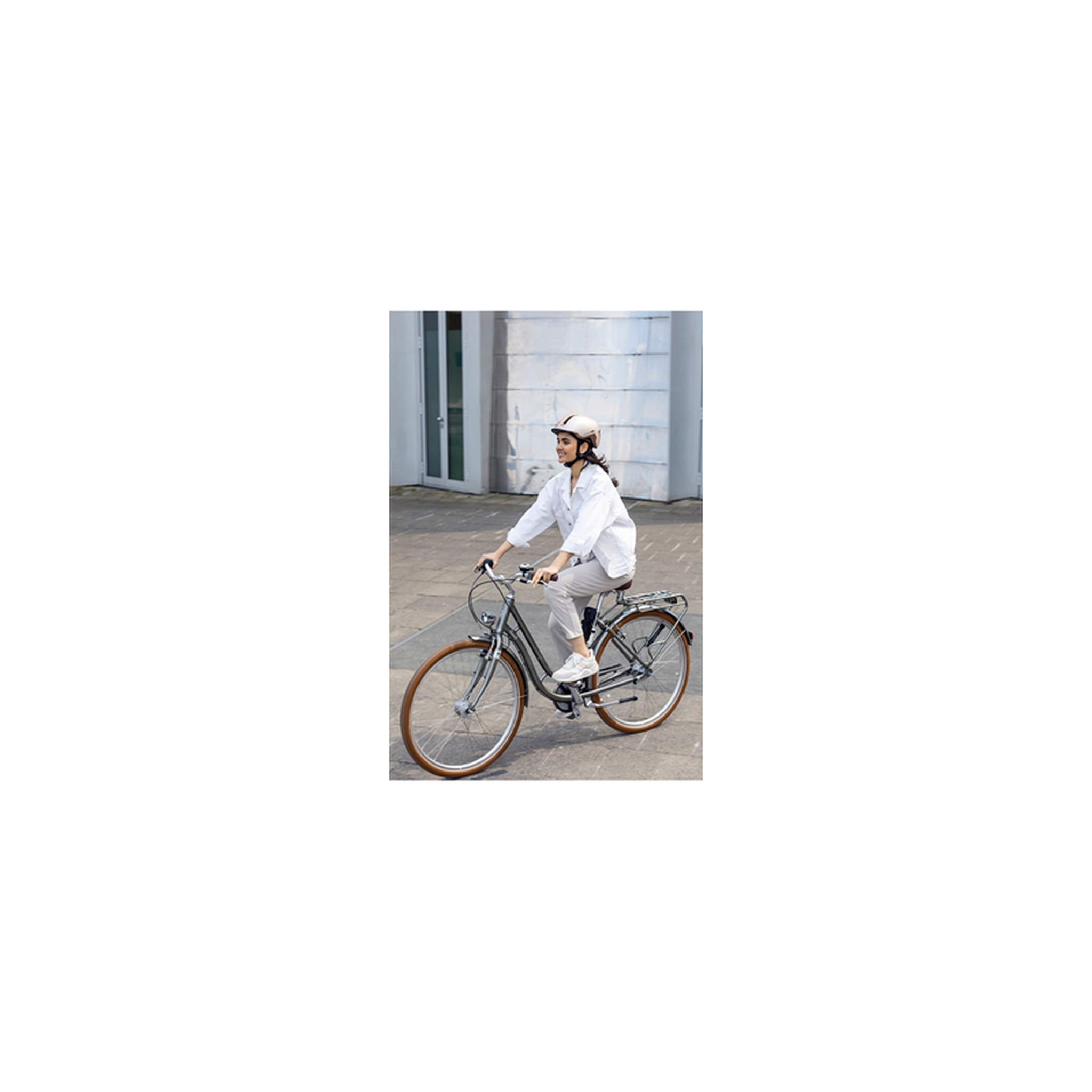 Voir la diapositive 3 : ABUS Casque vélo Abus HUD Y CHAMPAGNE L