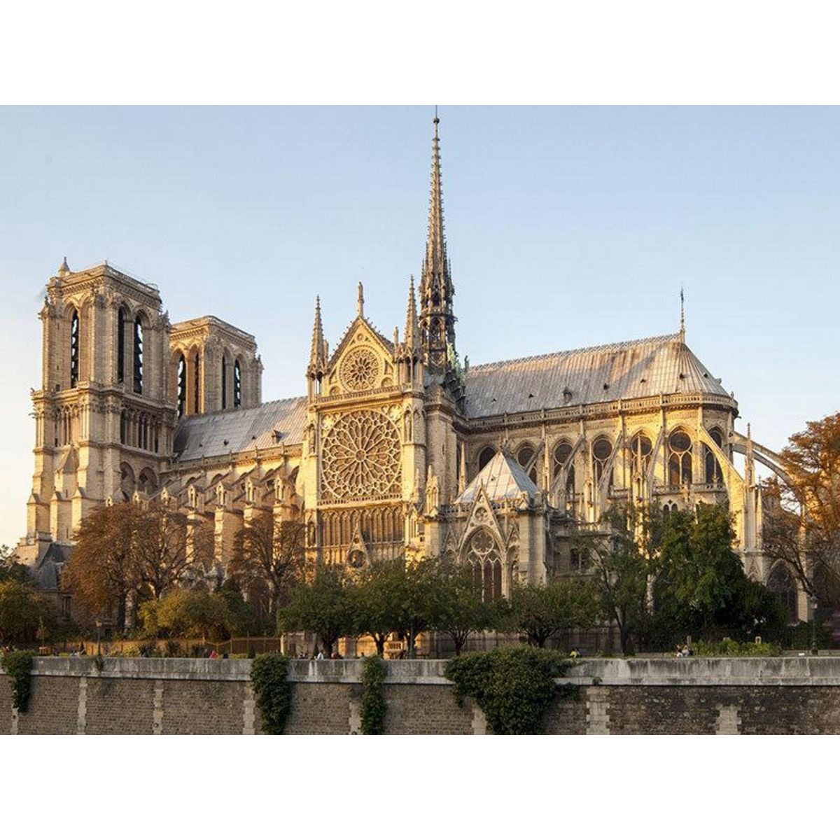 Smartbox Visite guidée historique en groupe de l'île de la Cité au jardin du Luxembourg - Coffret Cadeau Sport & Aventure