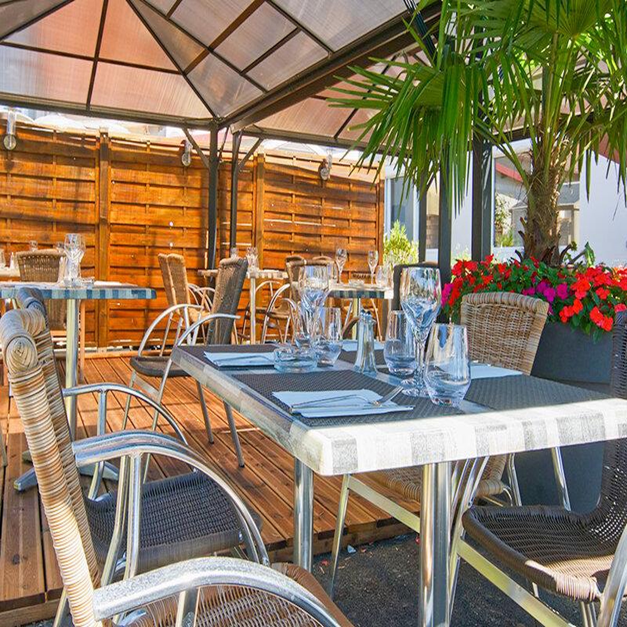 Voir la diapositive 2 : Smartbox Escapade de 3 jours avec dîner dans un hôtel près de vichy - coffret cadeau séjour