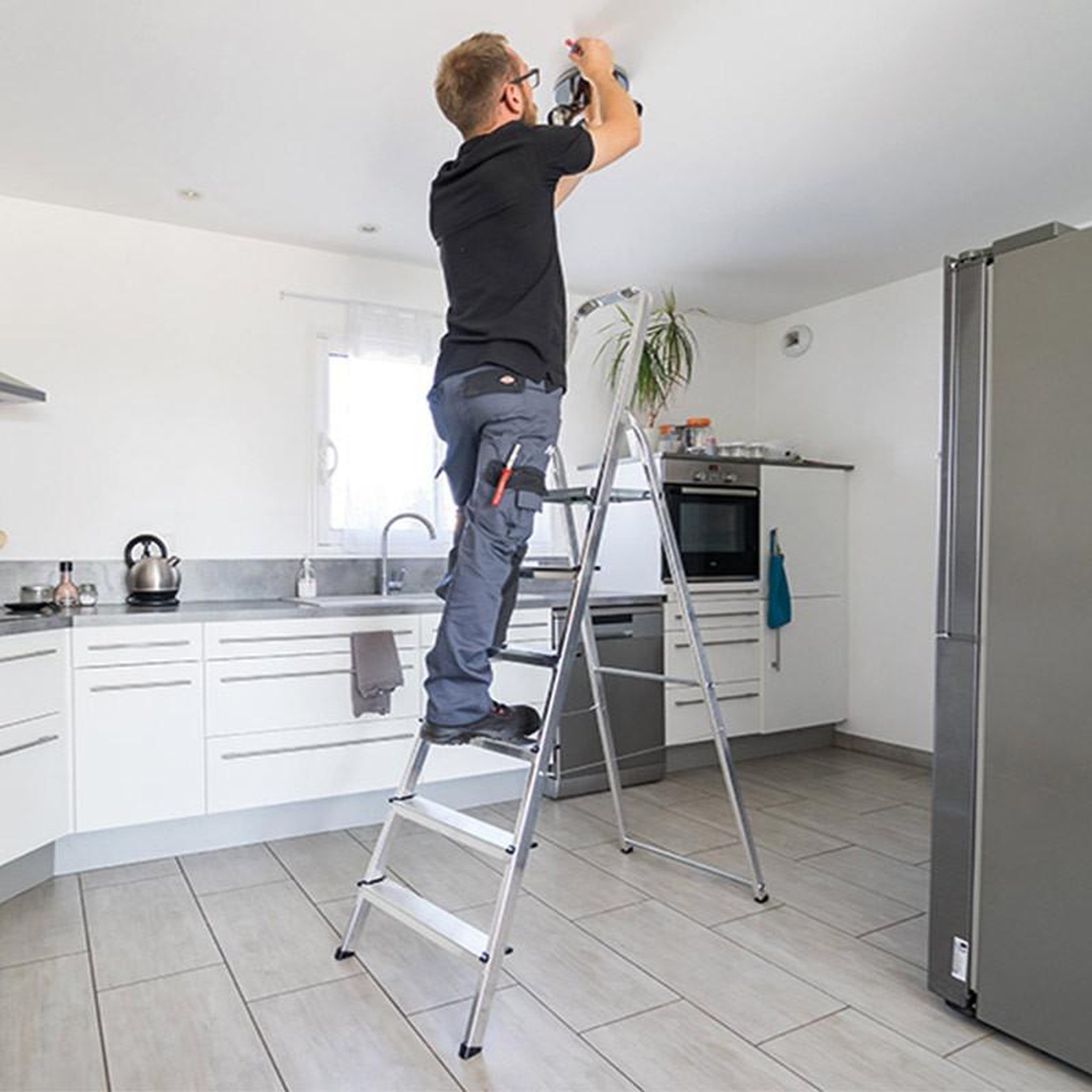 Voir la diapositive 2 : HAILO Escabeau domestique pliant 6 marches selekta frontalu