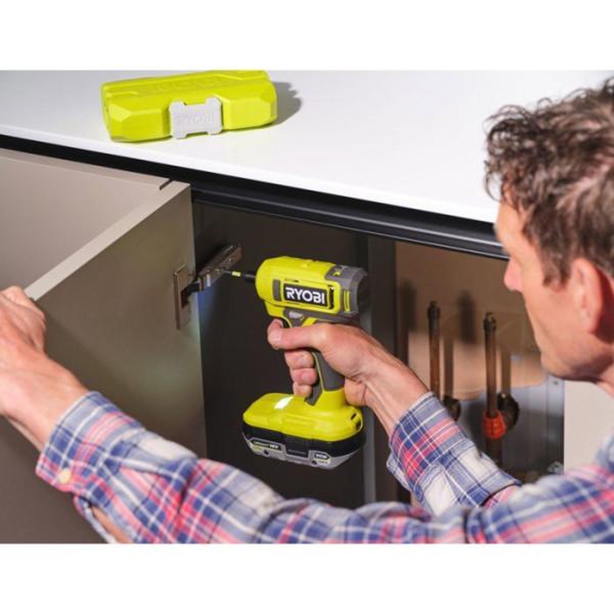 Voir la diapositive 6 : Ryobi Ryobi pack 3 outils one+ 18v perceuse-visseuse + scie sauteuse + ponceuse delta + batteries 4ah & 2ah + chargeur r18ck3g-242g