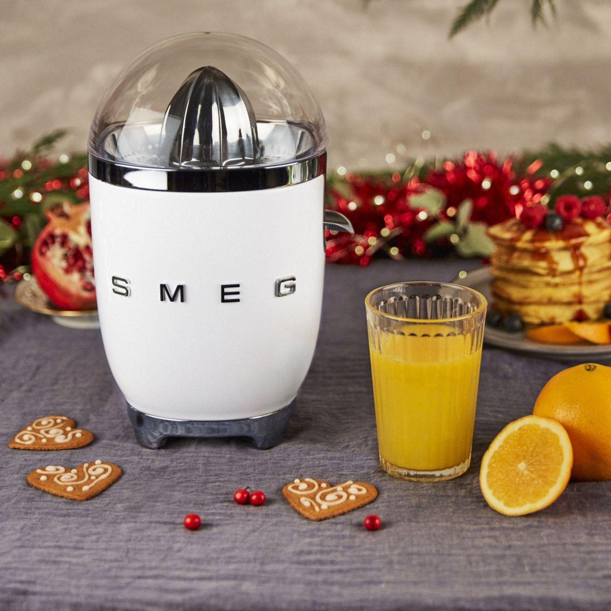 Voir la diapositive 3 : SMEG Presse-agrumes cjf11wheu blanc