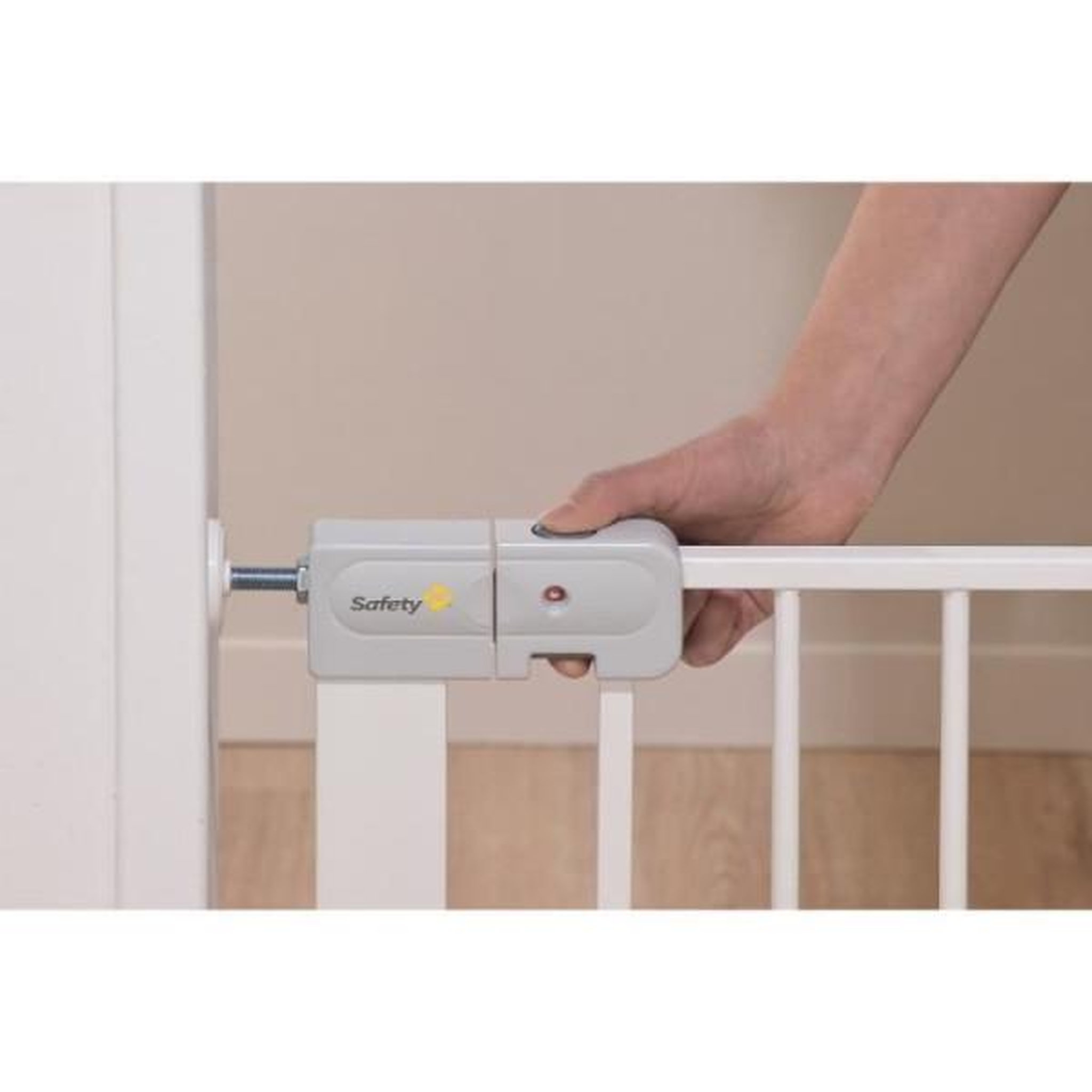 Voir la diapositive 4 : SAFETY 1ST Safety 1st barriere de sécurité enfant 73-80cm, blanc, métal, auto close, 4 points de pression