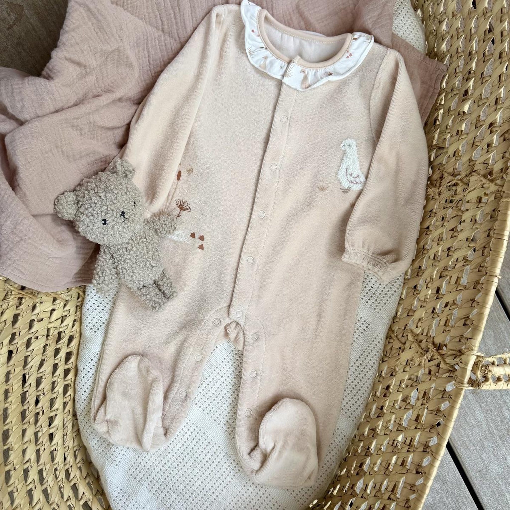 Voir la diapositive 4 : PETIT BEGUIN Pyjama bébé en velours Margot