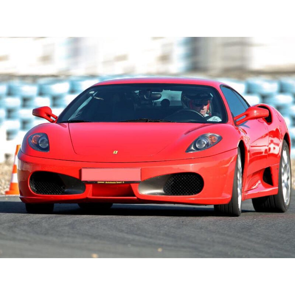 Smartbox Session de pilotage d'une Ferrari lors de 2 tours de circuit - Coffret Cadeau Sport & Aventure