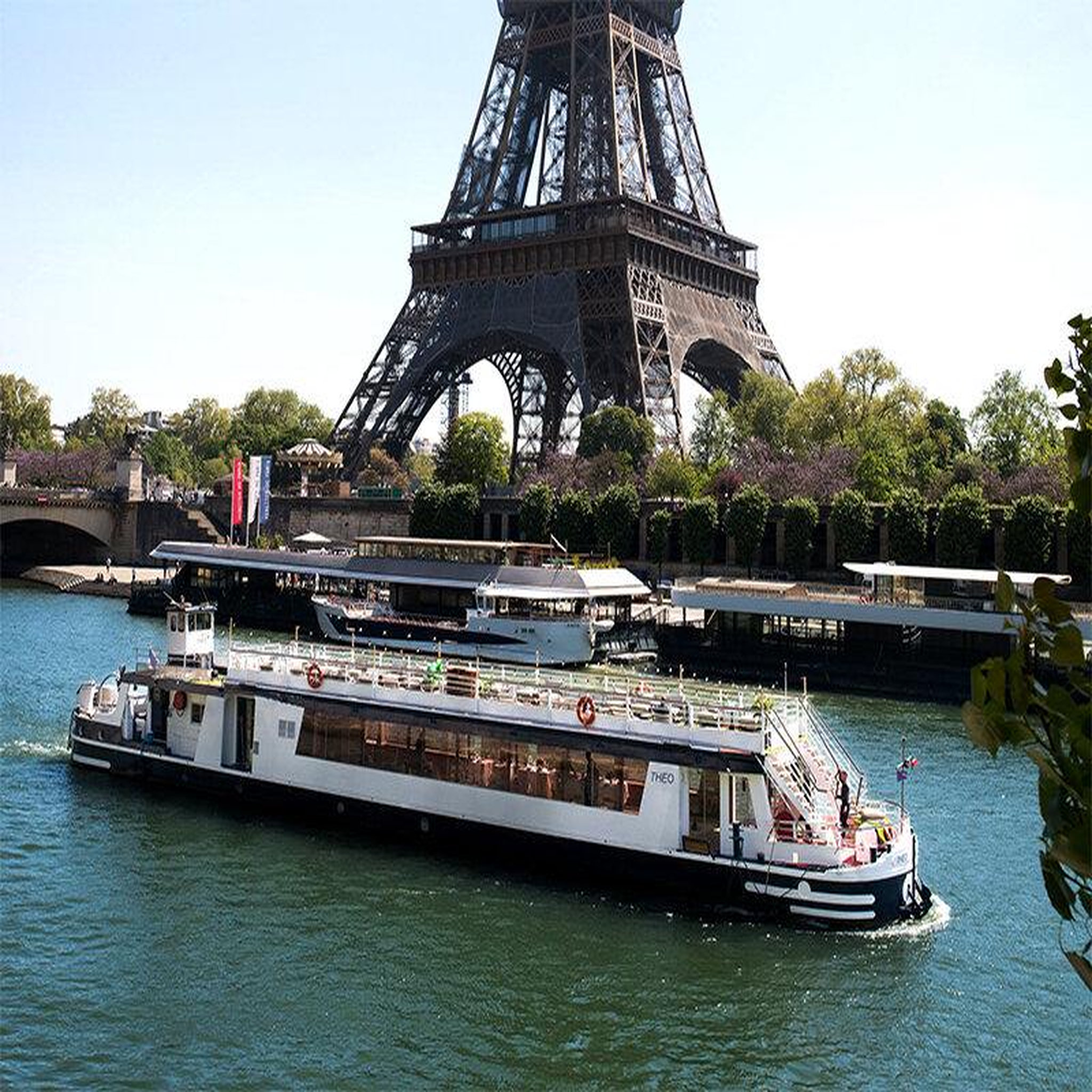 Voir la diapositive 2 : Smartbox Croisière sur la Seine : 2h avec brunch italien - Coffret Cadeau Multi-thèmes