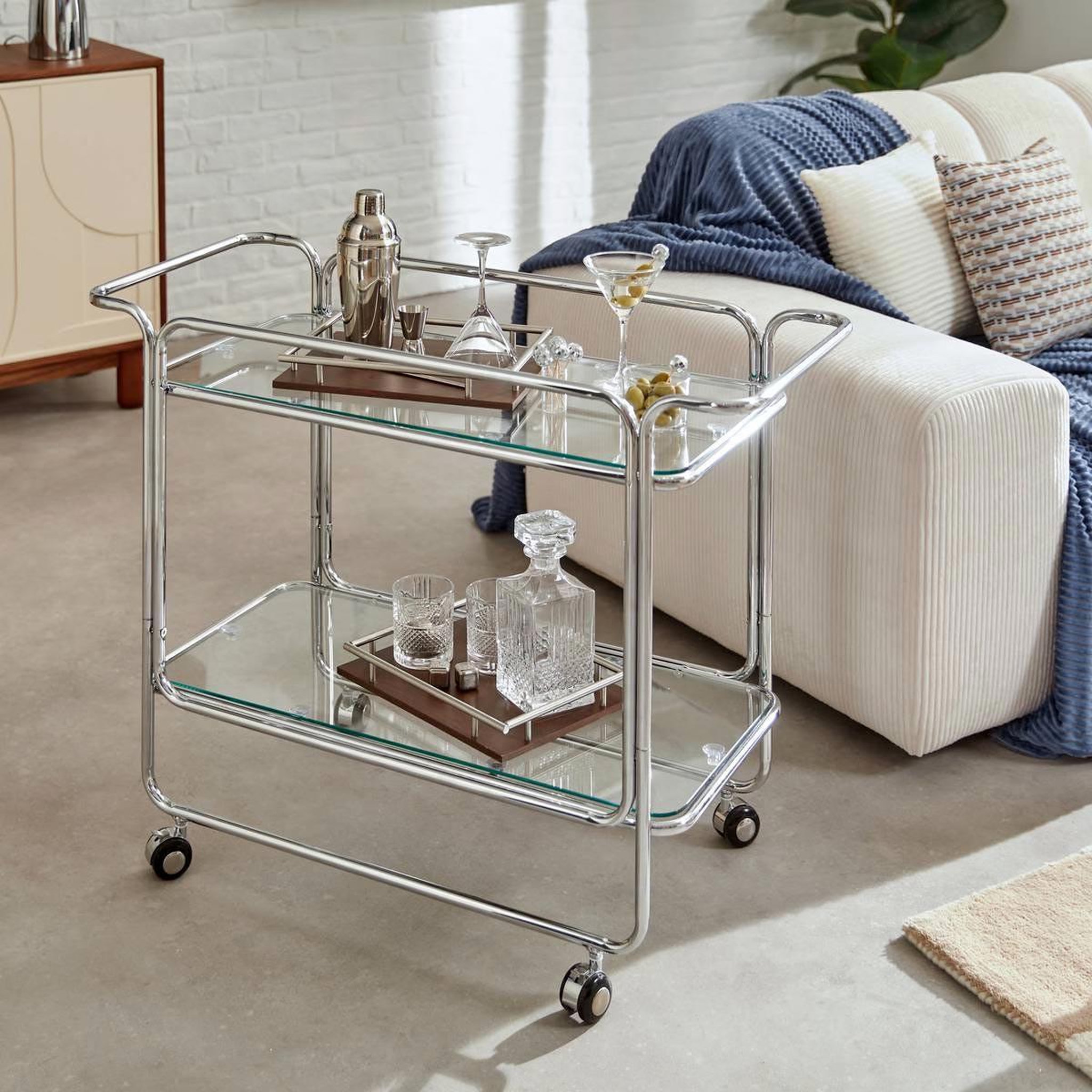 Voir la diapositive 4 : ATMOSPHERA Desserte design en verre  hornwell  92cm argent