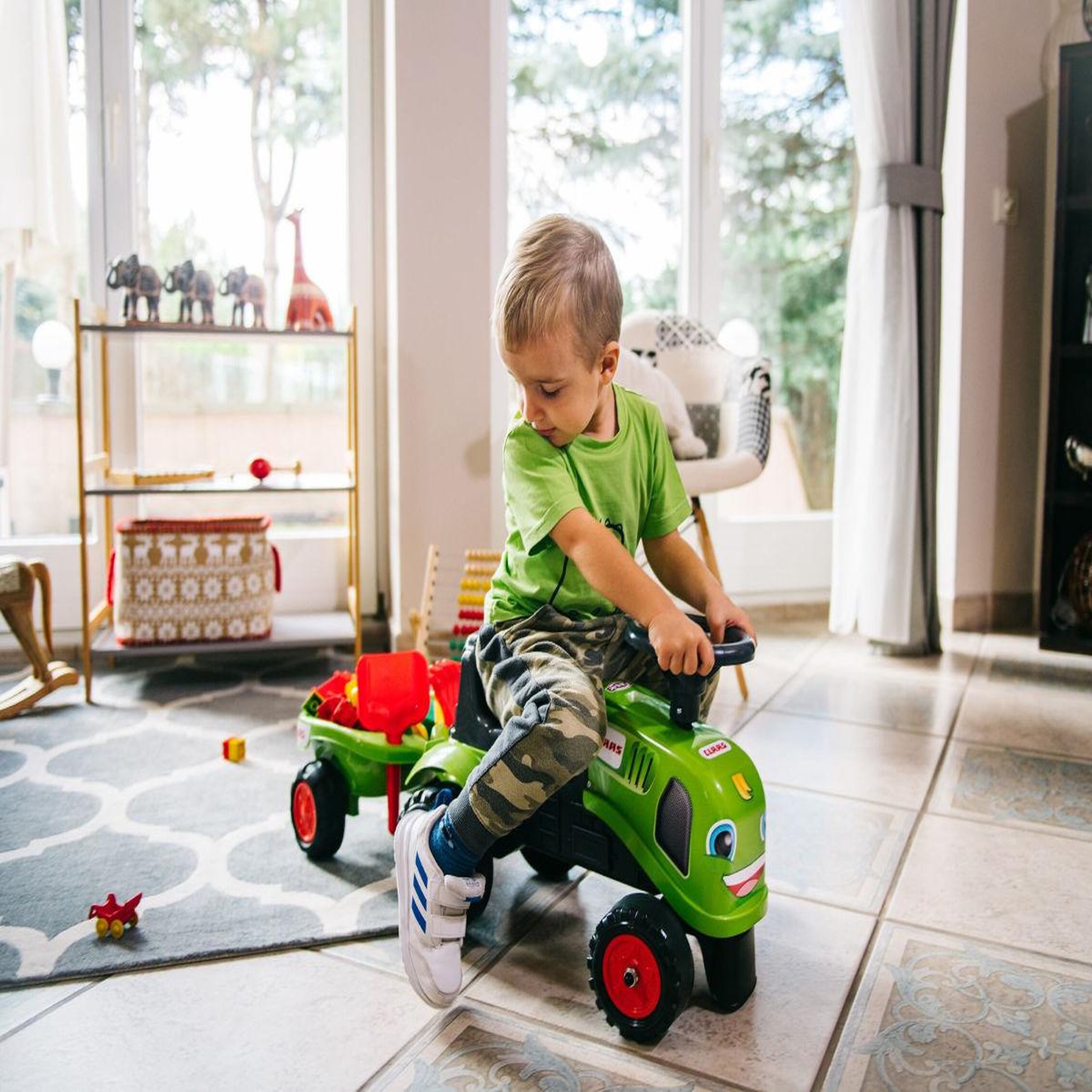 Voir la diapositive 6 : FALK Porteur enfant tracteur Claas avec remorque 1 à 3 ans - Falk