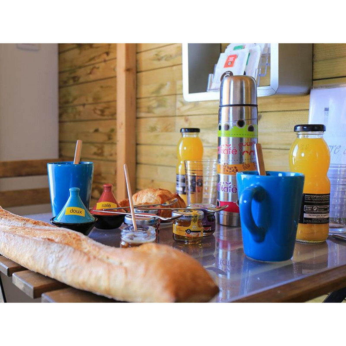 Smartbox 3 jours insolites à bord d'une péniche solaire près de Saint-Nazaire - Coffret Cadeau Séjour