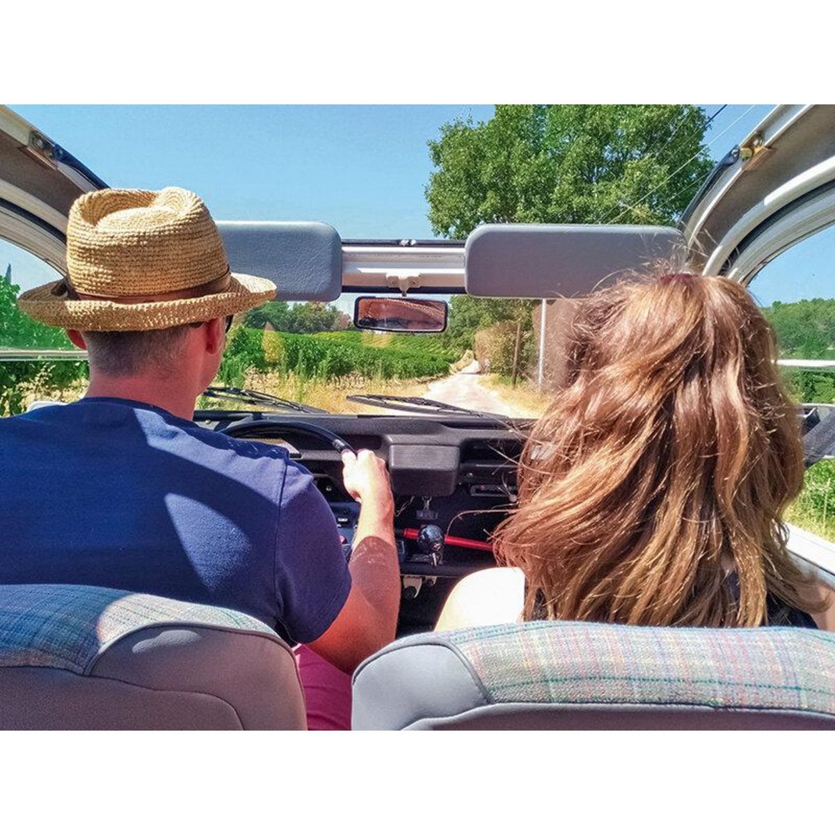 Smartbox Balade vintage en 2 CV dans les champs de lavande et visite de distillerie - Coffret Cadeau Sport & Aventure