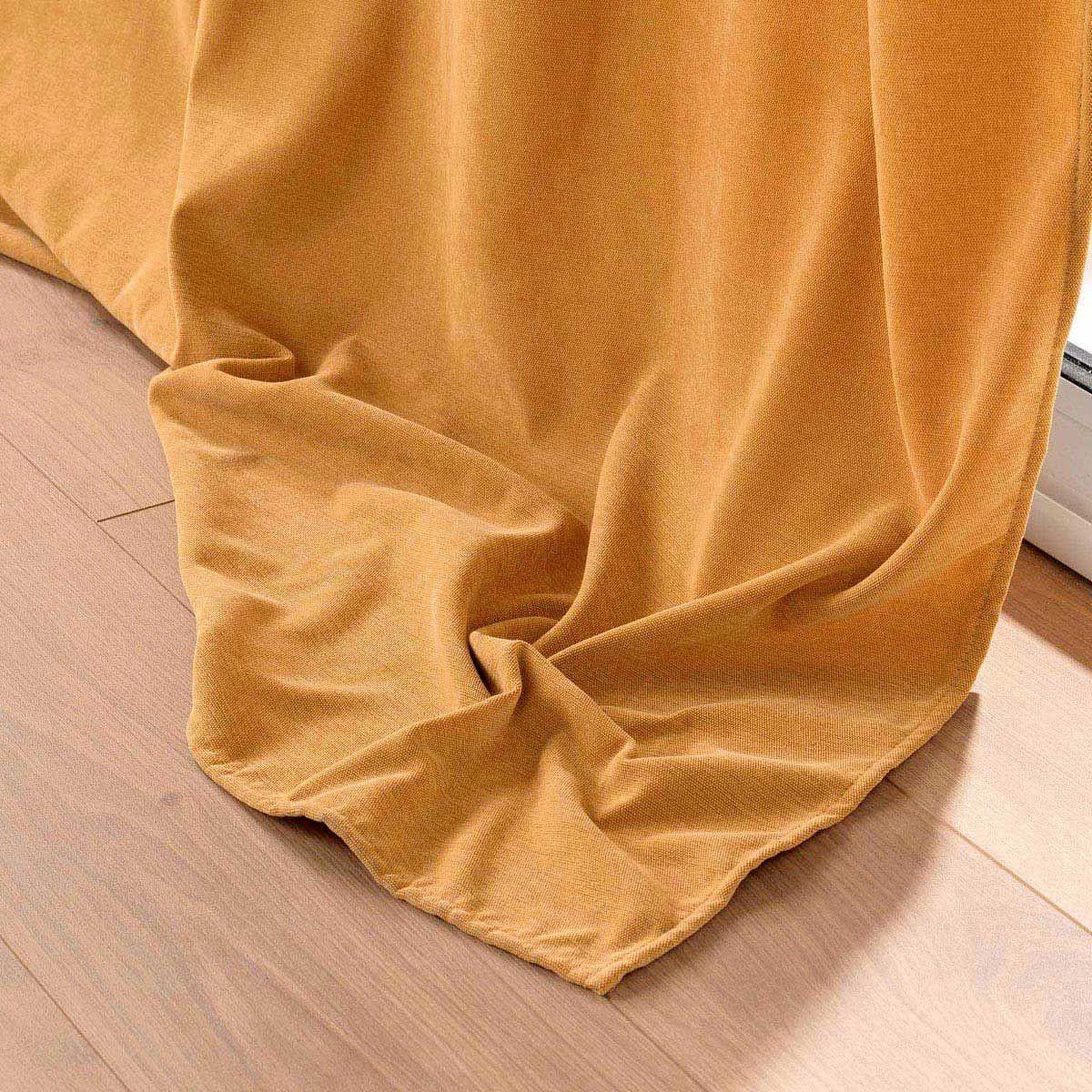 Voir la diapositive 3 : Douceur d'Intérieur Rideau à œillets velours  novana  135x260cm miel