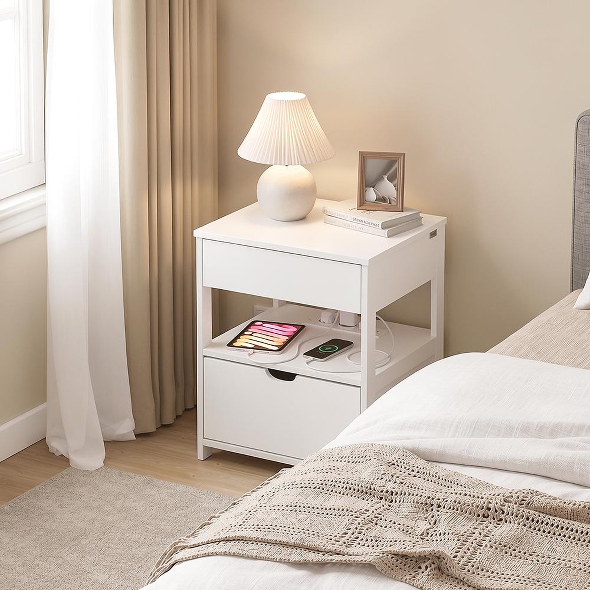 Voir la diapositive 4 : SOBUY Chevet blanc 2 tiroirs avec prise USB 45x38x55 cm FRG258-II-E-W