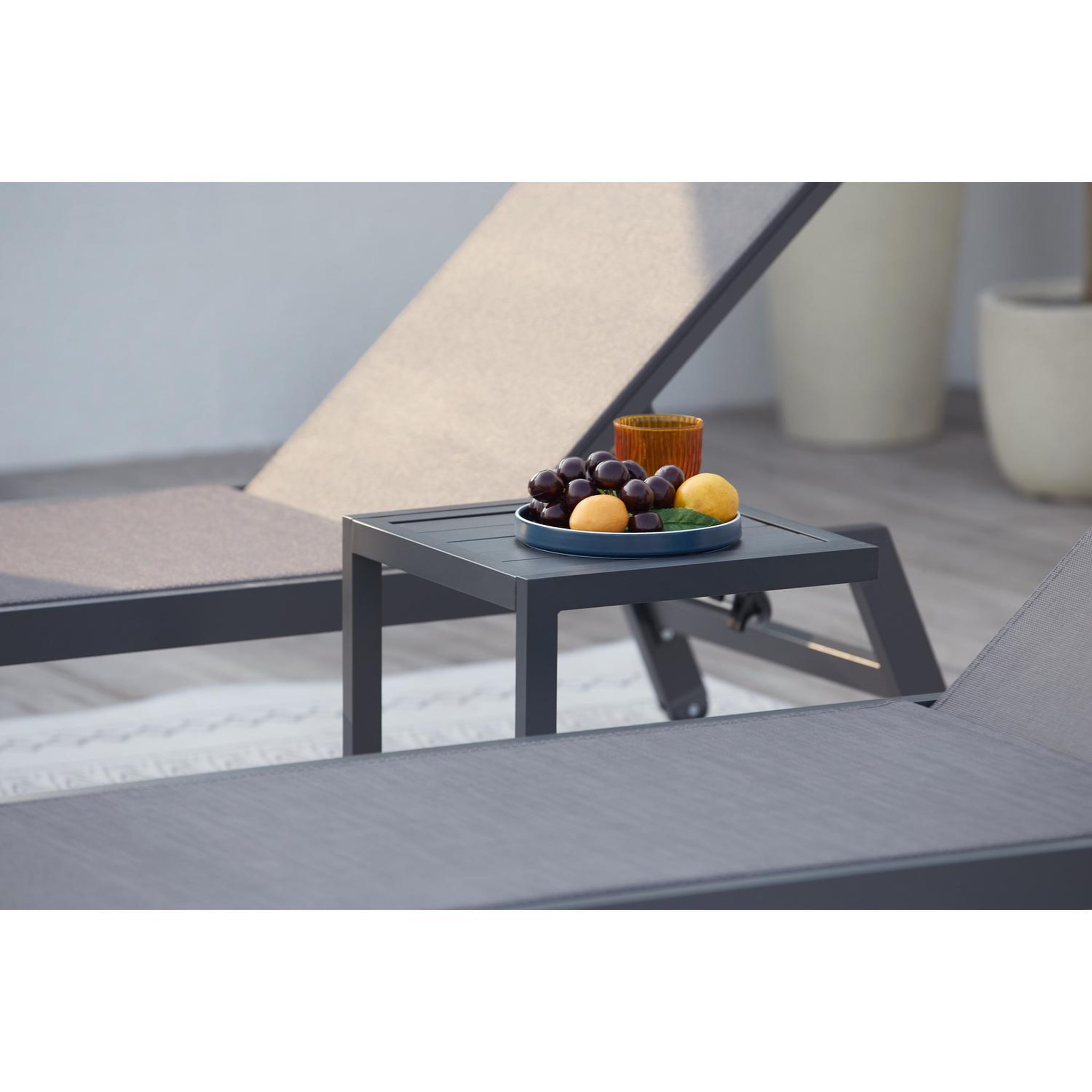 Voir la diapositive 6 : CONCEPT USINE Lot de 2 transats et une table d'appoint gris et noir prato