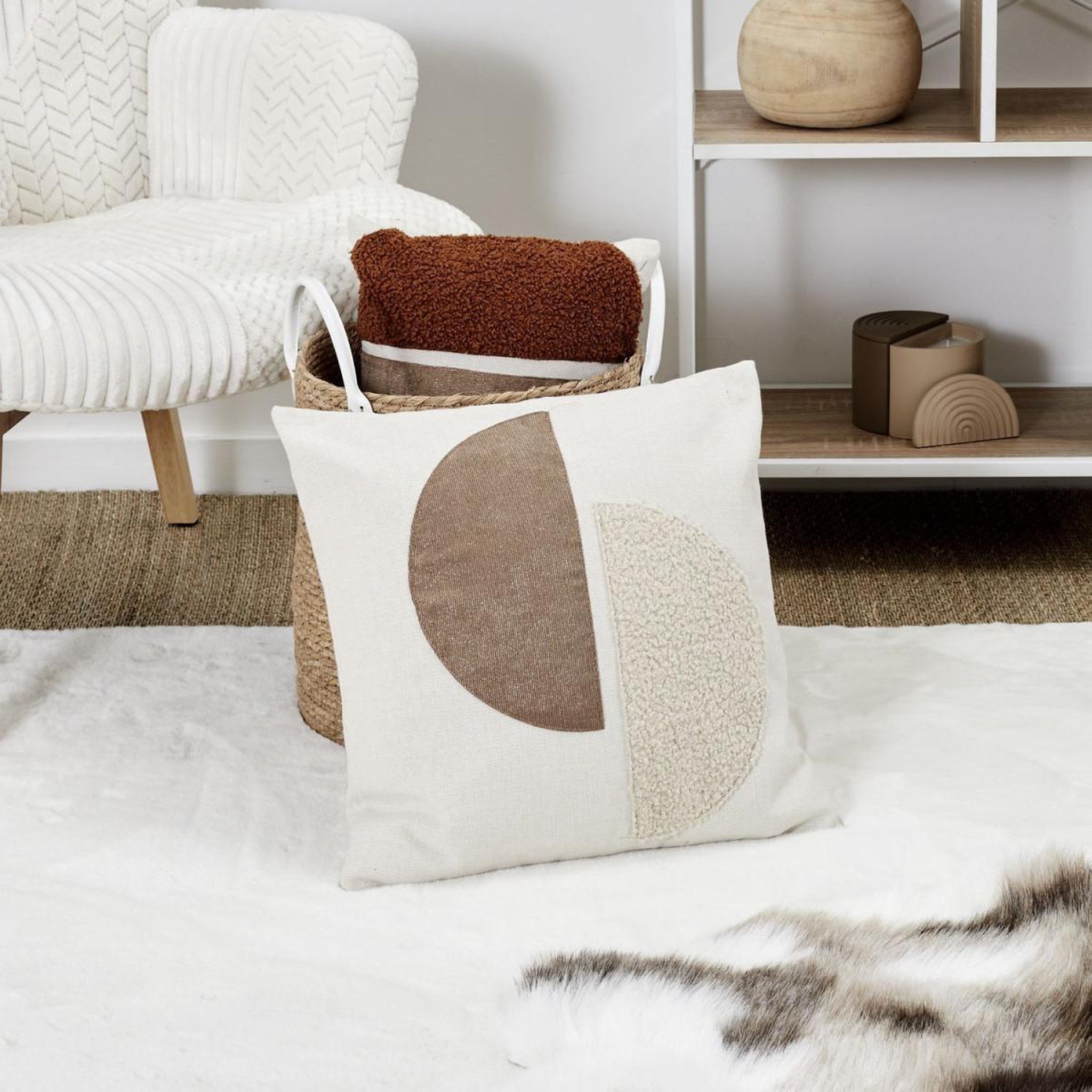 Voir la diapositive 4 : The Home Deco Factory Coussin déco bouclette  natural  40x40cm beige