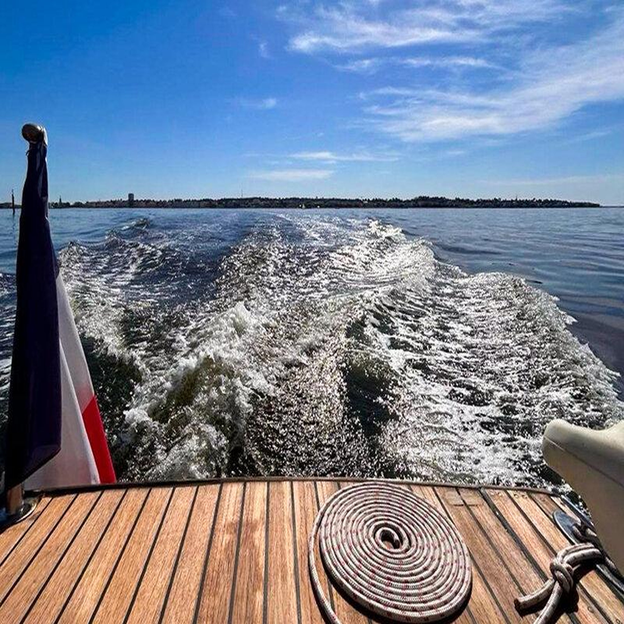 Voir la diapositive 6 : Smartbox 2 jours en studio avec balade en bateau près d'arcachon - coffret cadeau séjour