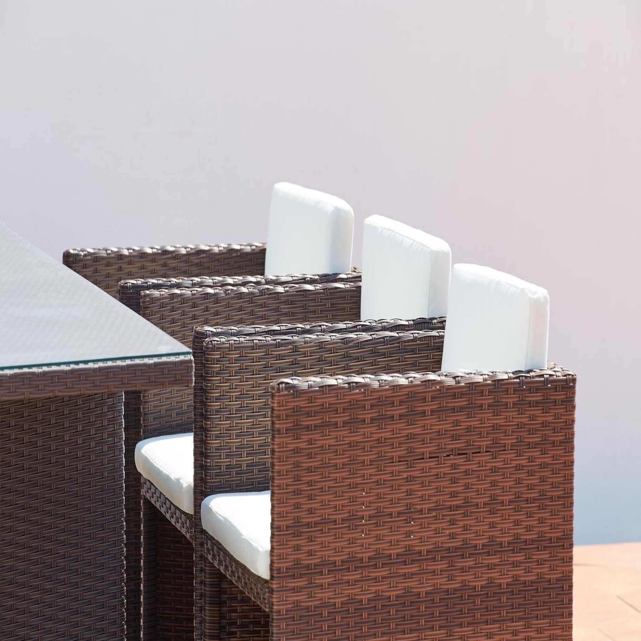 Voir la diapositive 4 : CONCEPT USINE Table et chaises 6 places encastrables résine marron-blanc miami