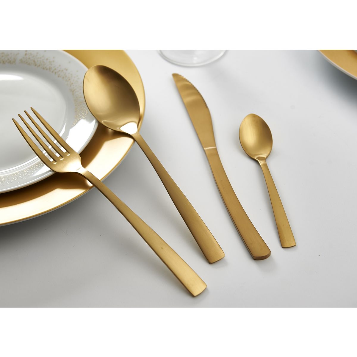 JEAN DUBOST Ménagère de 16 pièces JET DORE