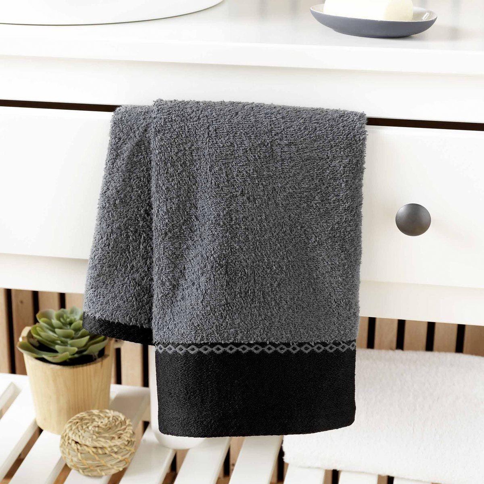 Voir la diapositive 3 : Douceur d'Intérieur Serviette de Toilette  Majesty  50x90cm Anthracite