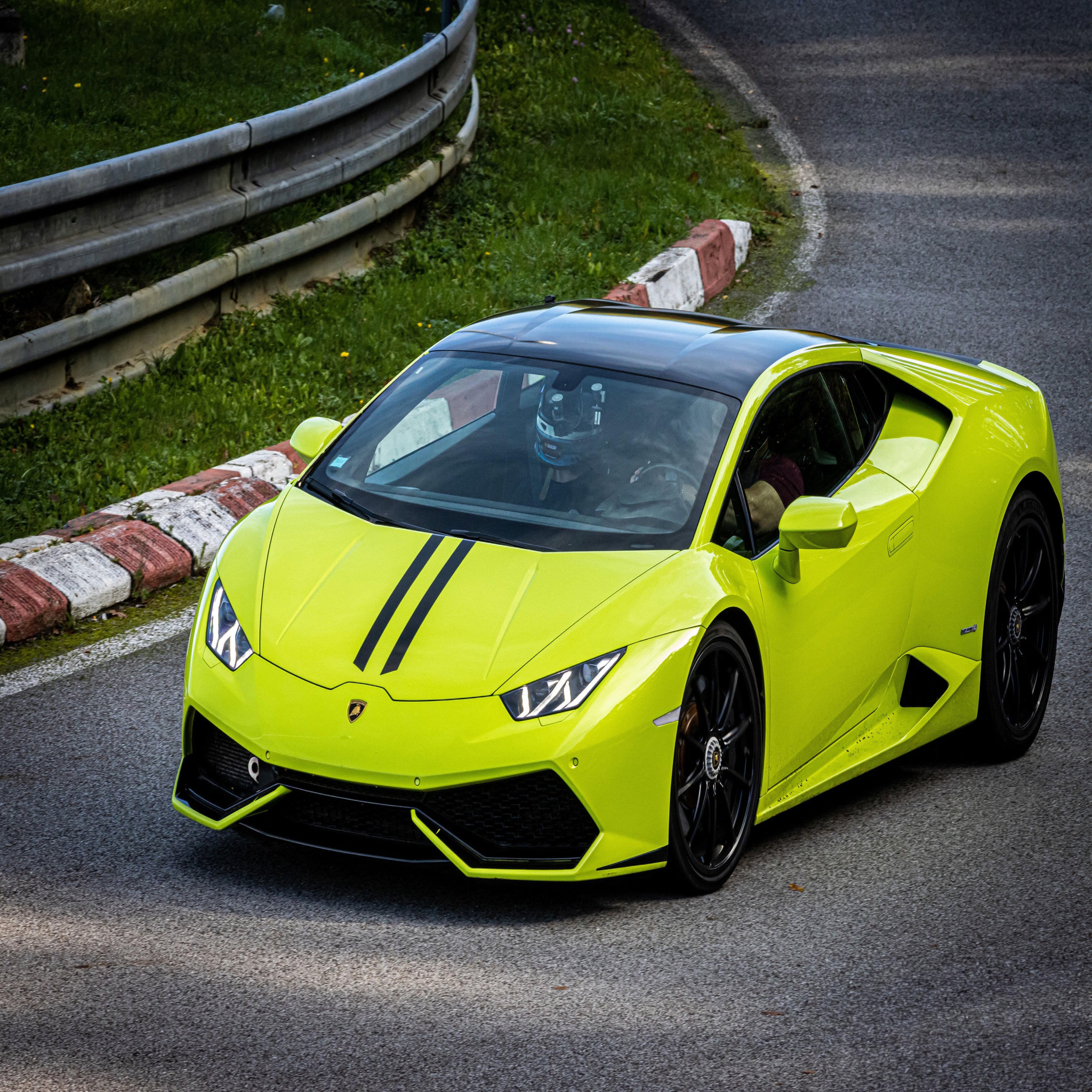 Voir la diapositive 4 : Smartbox Stage de pilotage : 5 tours sur le circuit de croix-en-ternois en lamborghini huracán - coffret cadeau sport & aventure