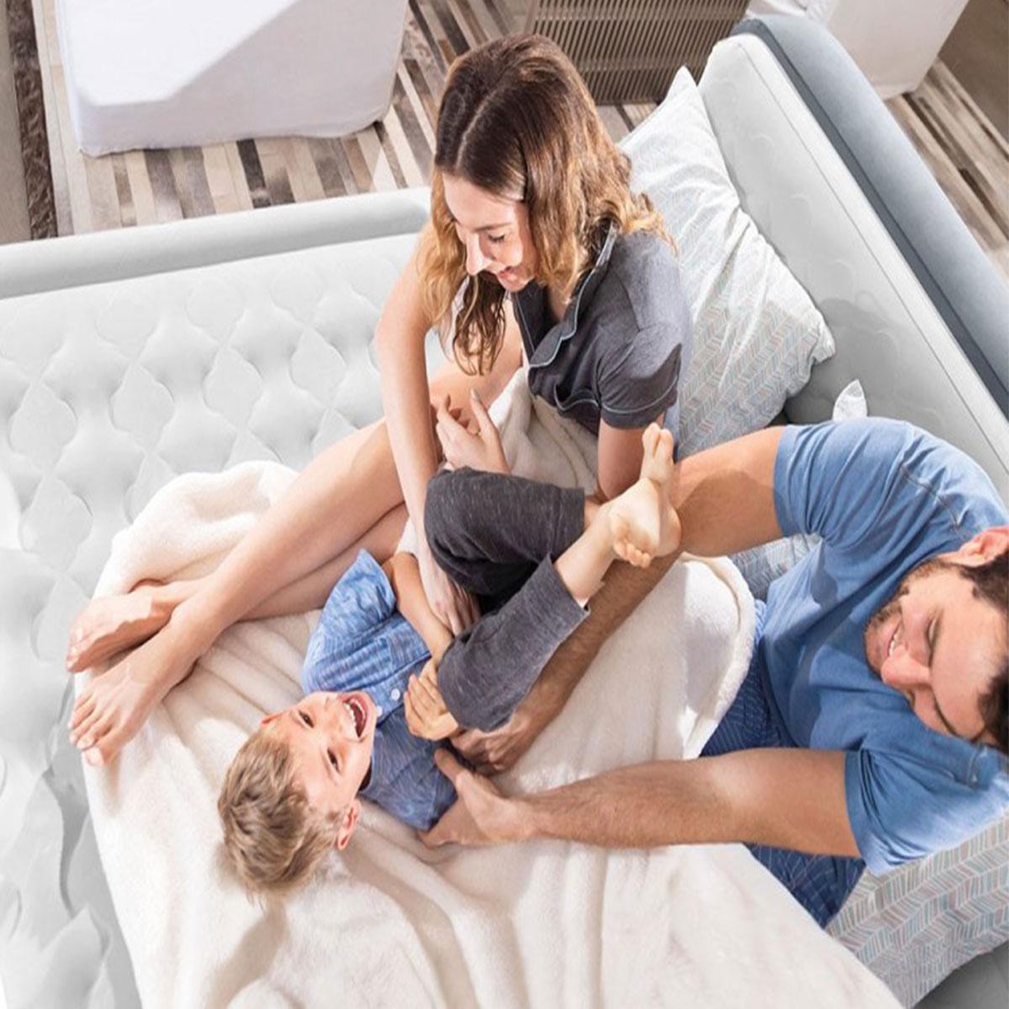 Voir la diapositive 3 : INTEX Matelas gonflable ultra plush headboard 2 places - intex
