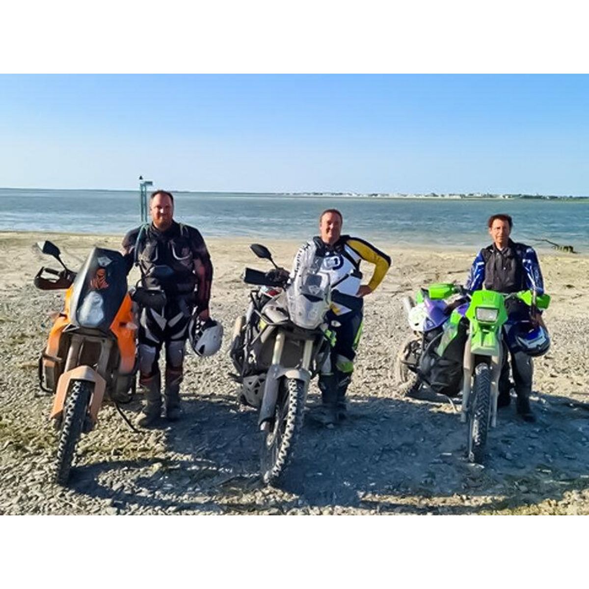 Smartbox Journée de randonnée en moto avec équipement de pilote intégral et collations - Coffret Cadeau Sport & Aventure