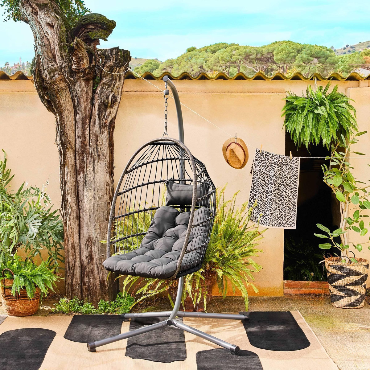 SWEEEK Fauteuil œuf suspendu TOSCANA acier, osier, polyester, 105 x 105 x 196 cm